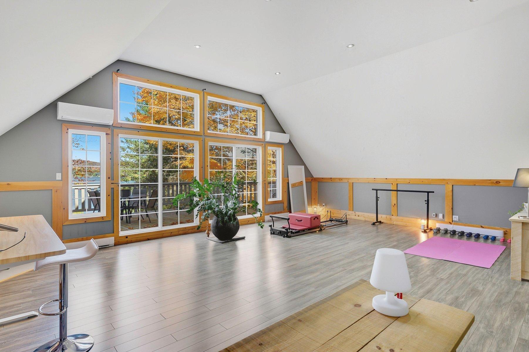 









1209


Ch. du Lac-Connelly

,
Saint-Hippolyte,




QC
J8A2B9

