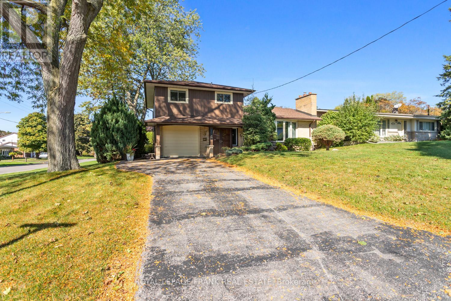 












1026 BEAUFORT AVENUE

,
Oshawa (Eastdale),




Ontario
L1G1G6

