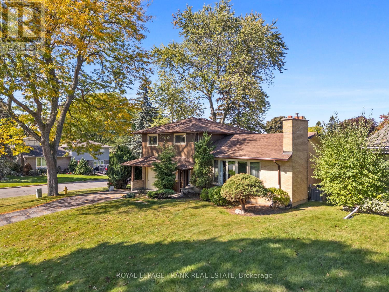 












1026 BEAUFORT AVENUE

,
Oshawa (Eastdale),




Ontario
L1G1G6

