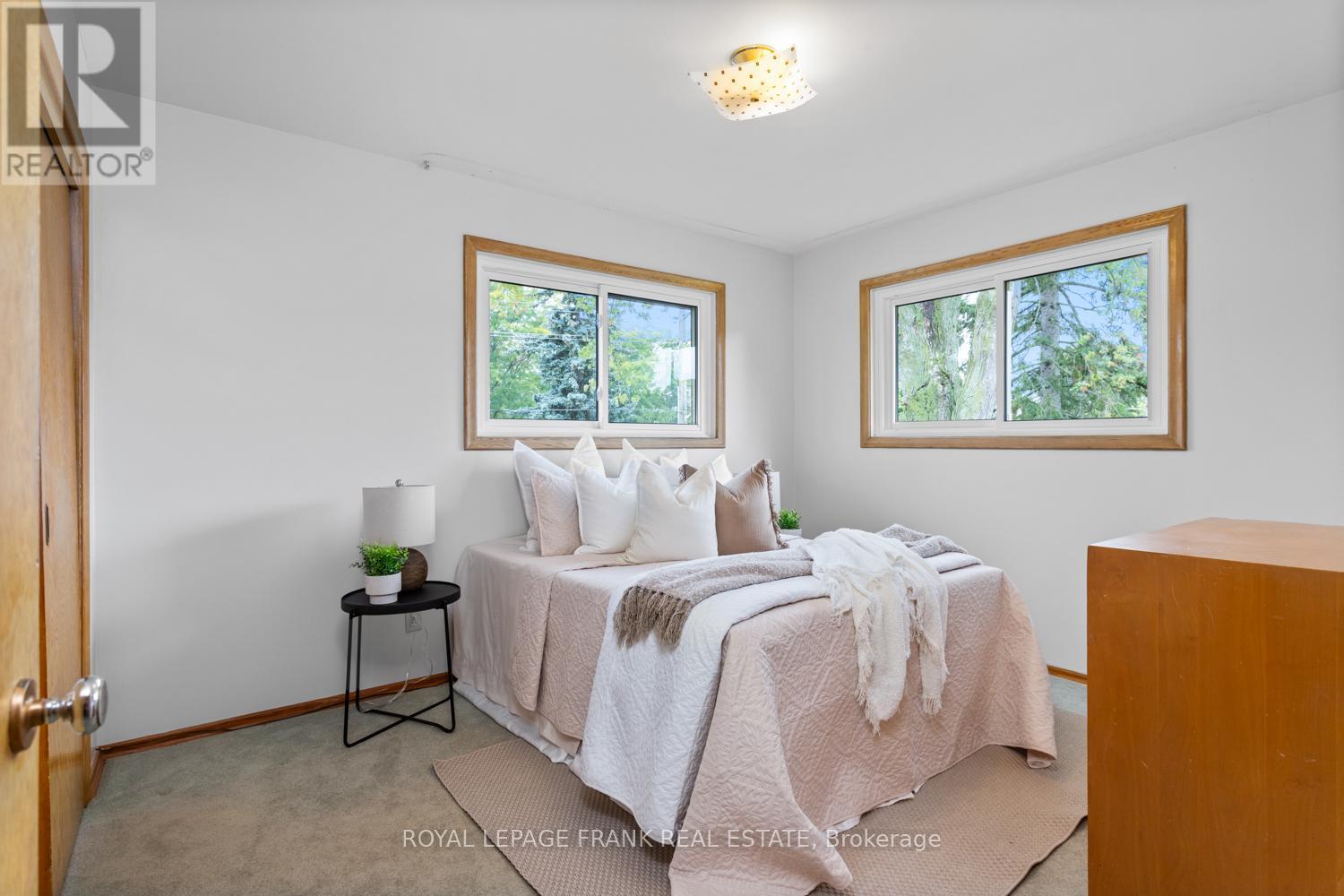 












1026 BEAUFORT AVENUE

,
Oshawa (Eastdale),




Ontario
L1G1G6

