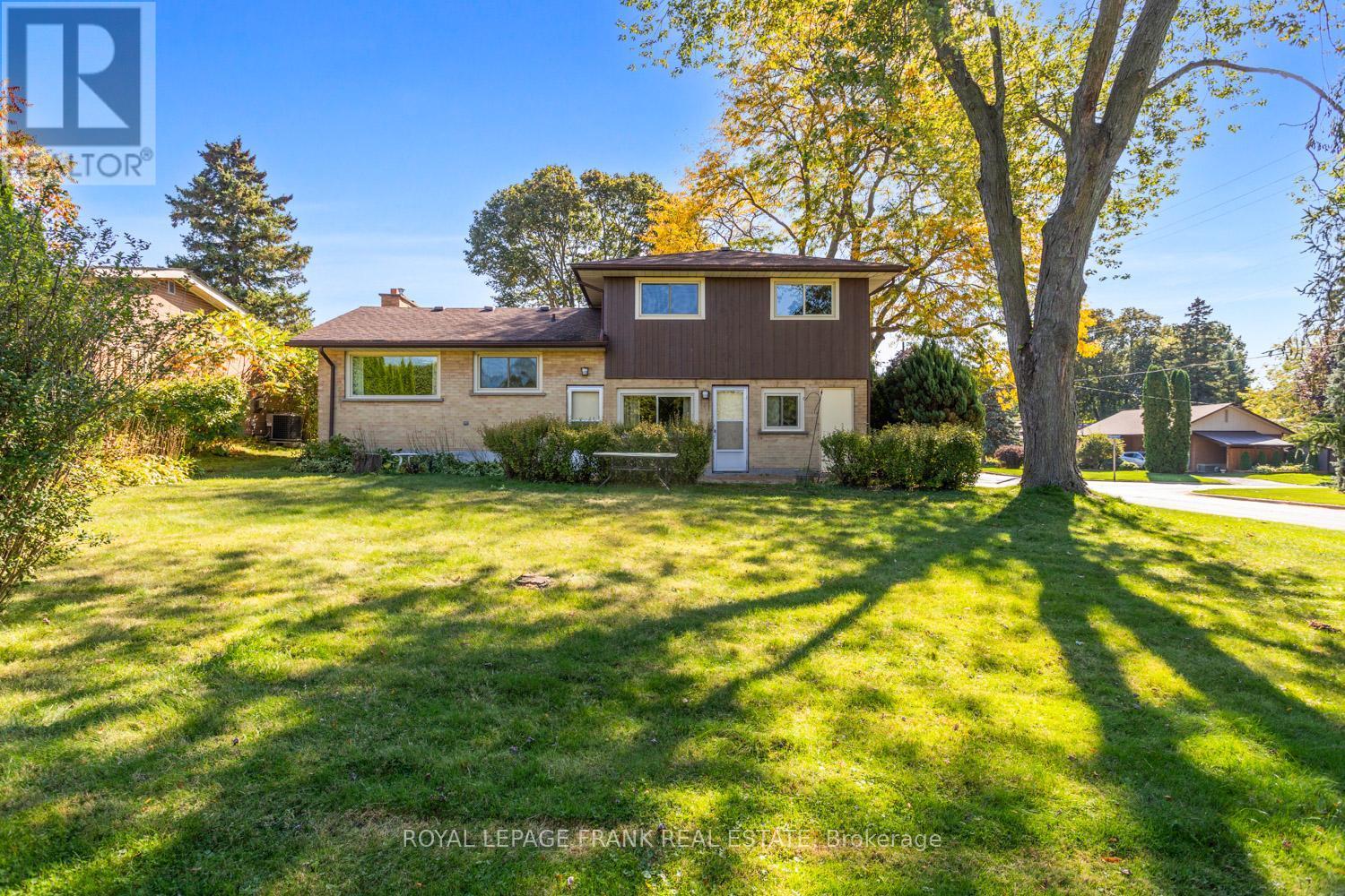 












1026 BEAUFORT AVENUE

,
Oshawa (Eastdale),




Ontario
L1G1G6

