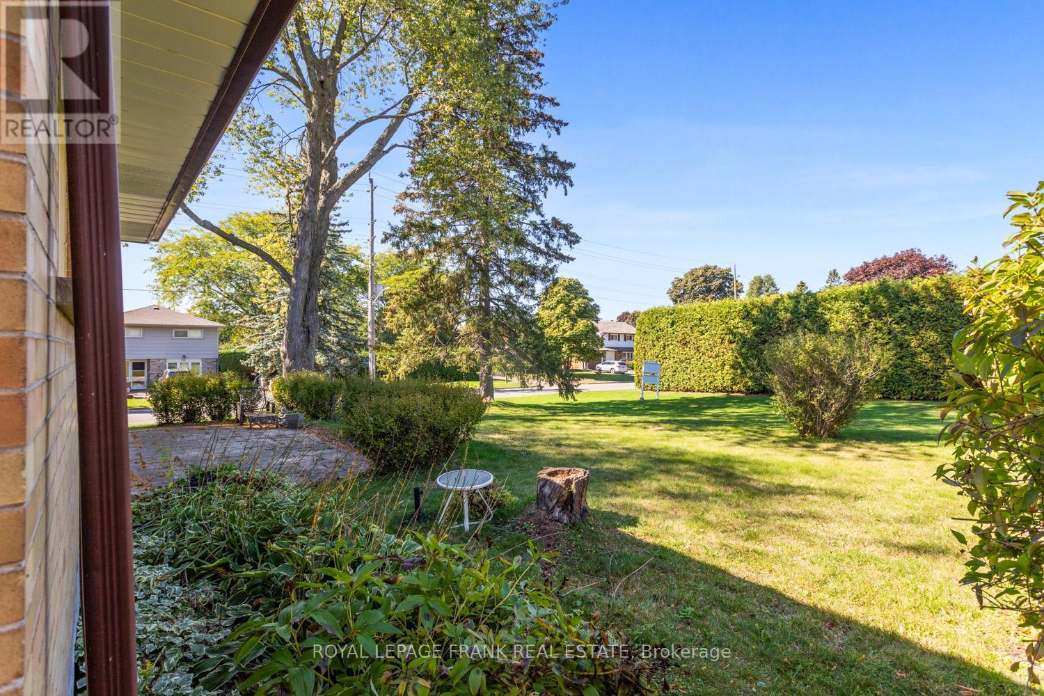 












1026 BEAUFORT AVENUE

,
Oshawa (Eastdale),




Ontario
L1G1G6

