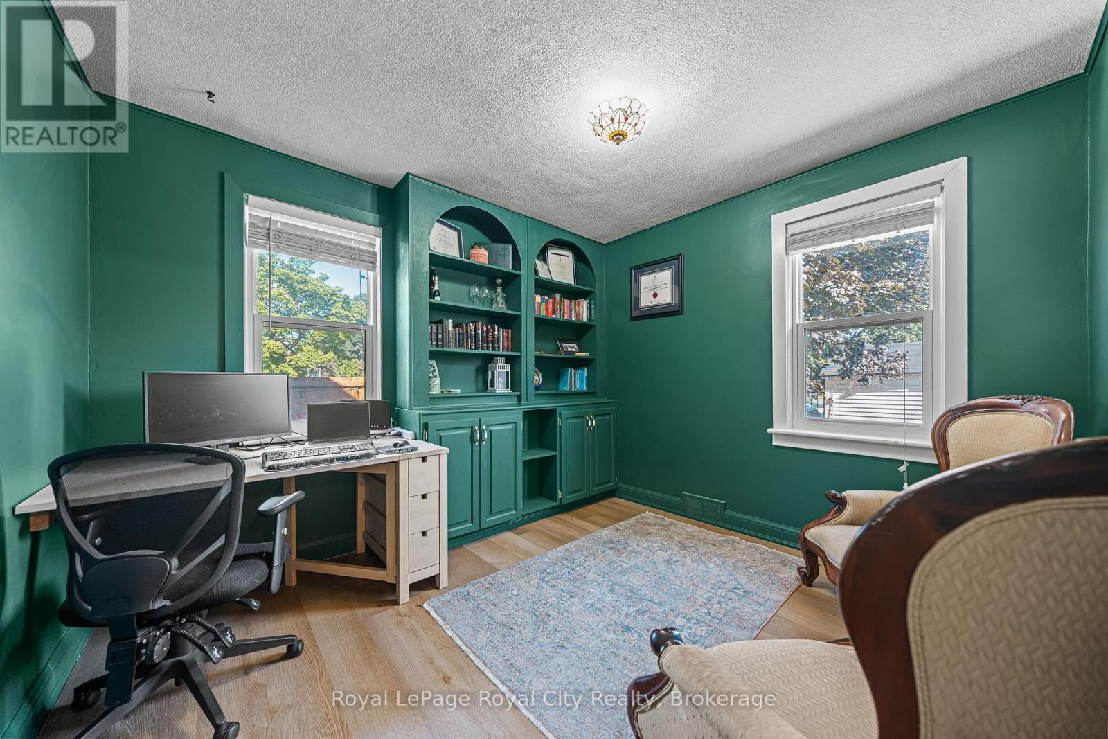 












15 DUDHOPE AVENUE

,
Cambridge,




Ontario
N1R4T2

