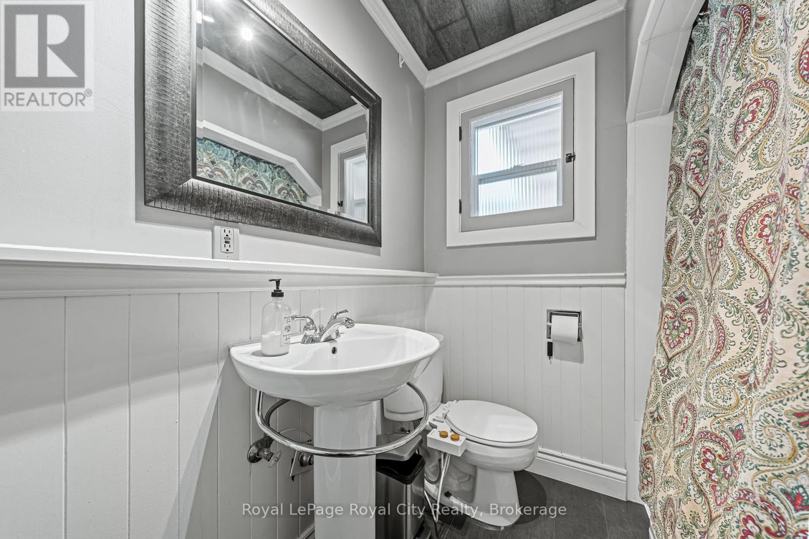 












15 DUDHOPE AVENUE

,
Cambridge,




Ontario
N1R4T2

