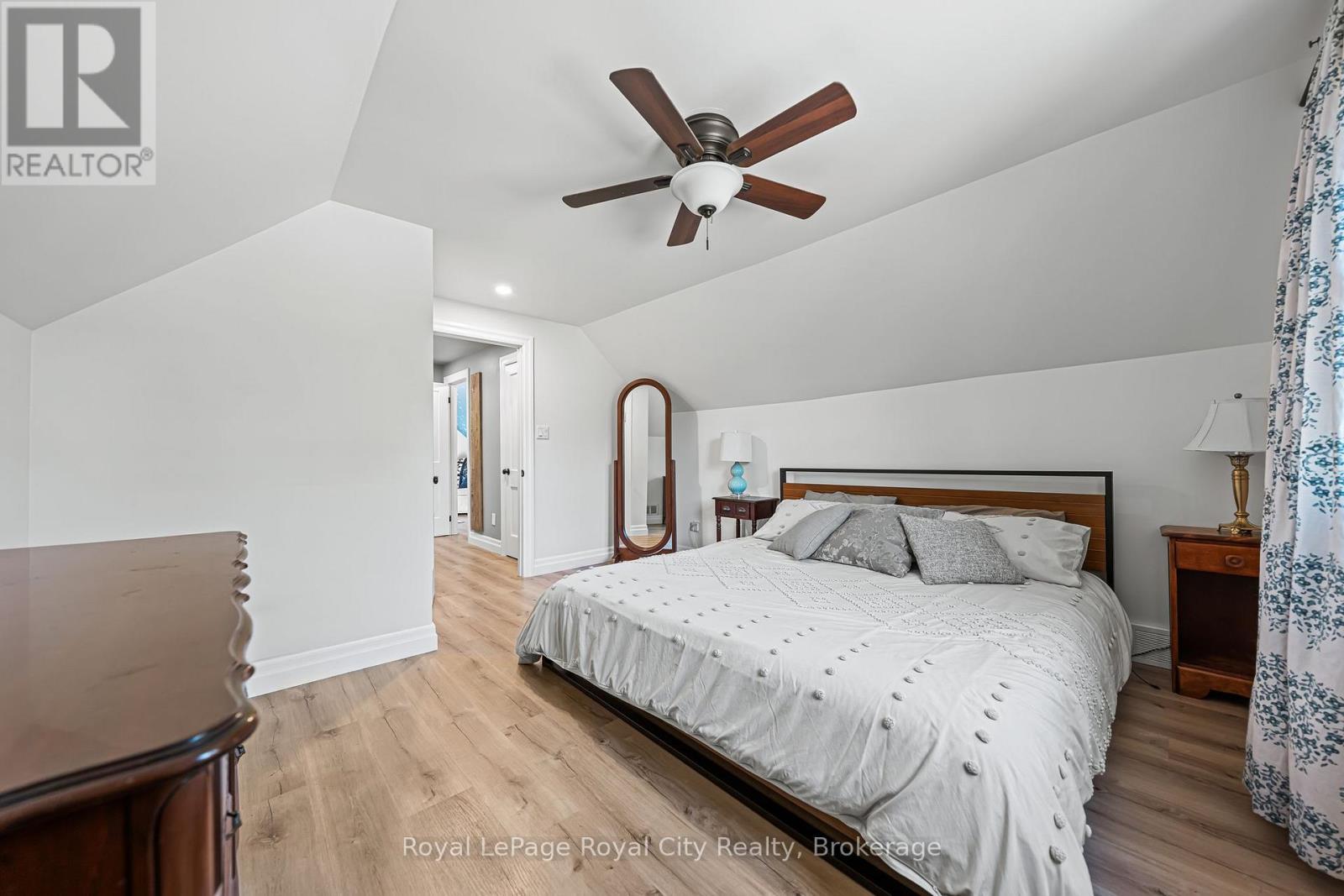 












15 DUDHOPE AVENUE

,
Cambridge,




Ontario
N1R4T2

