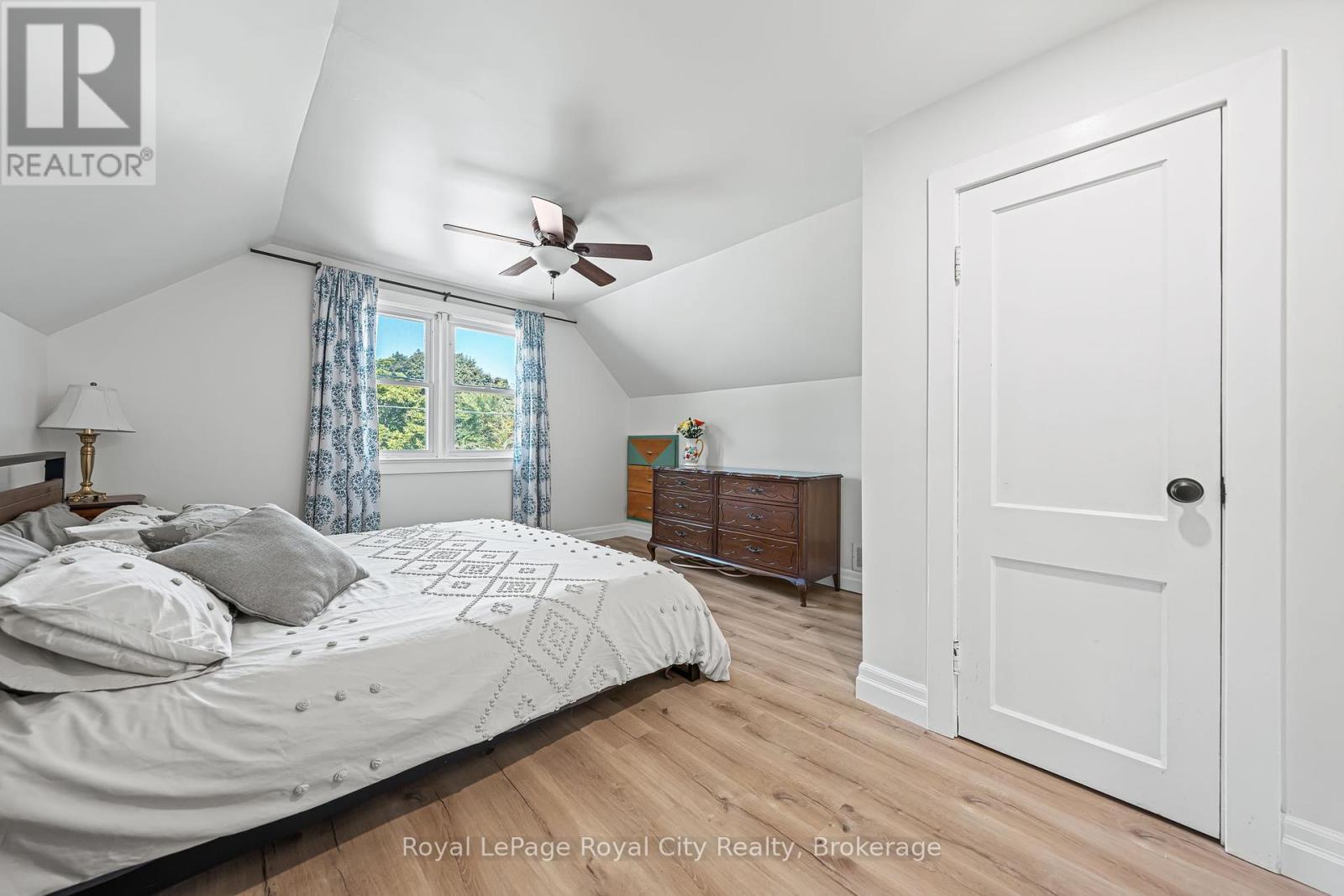 












15 DUDHOPE AVENUE

,
Cambridge,




Ontario
N1R4T2

