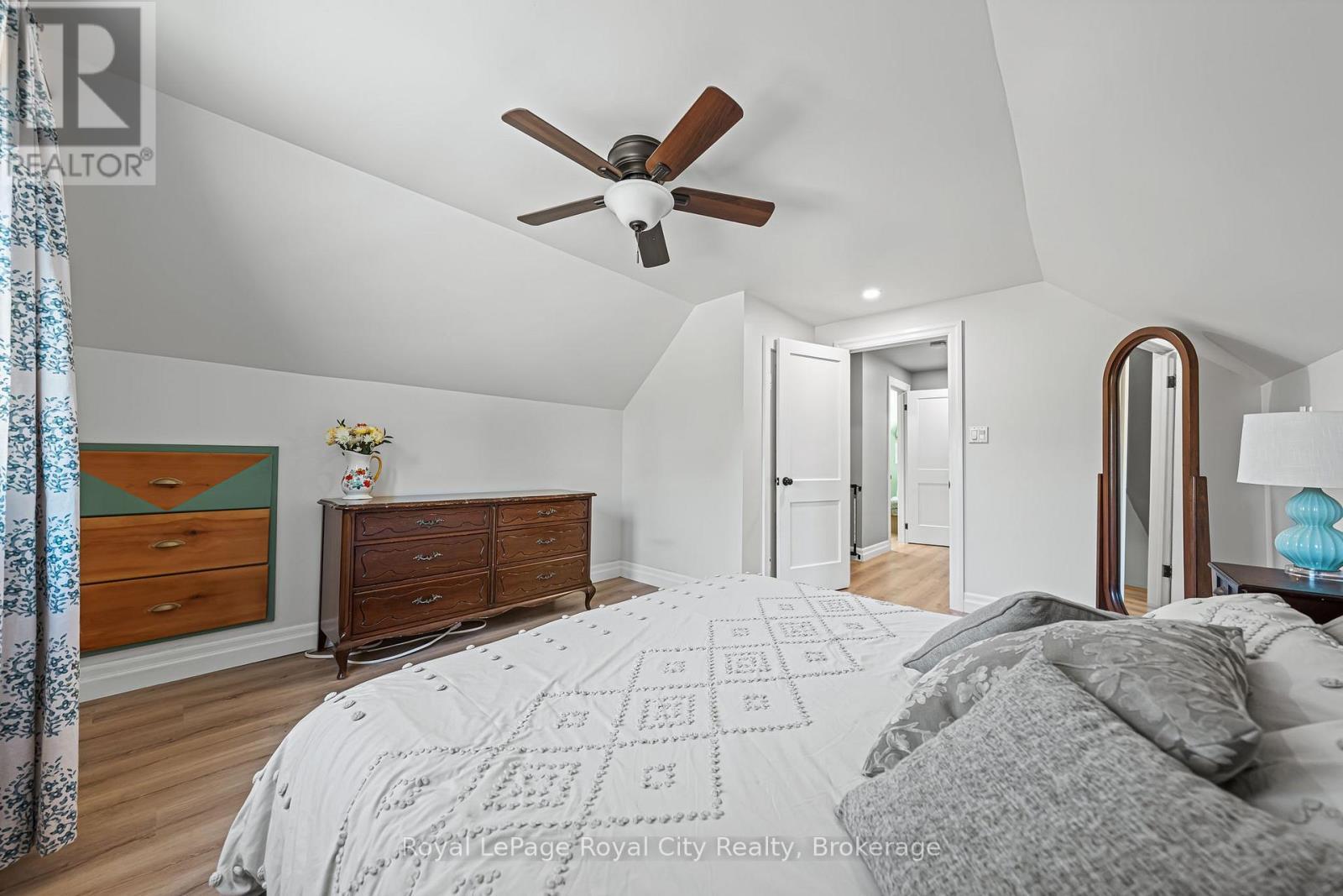 












15 DUDHOPE AVENUE

,
Cambridge,




Ontario
N1R4T2

