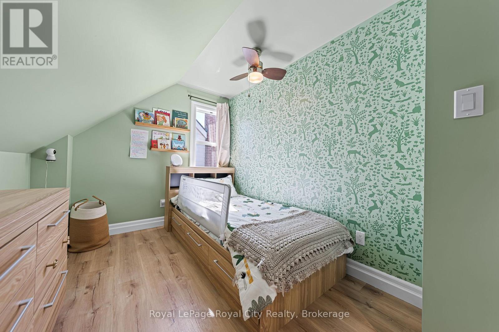 












15 DUDHOPE AVENUE

,
Cambridge,




Ontario
N1R4T2

