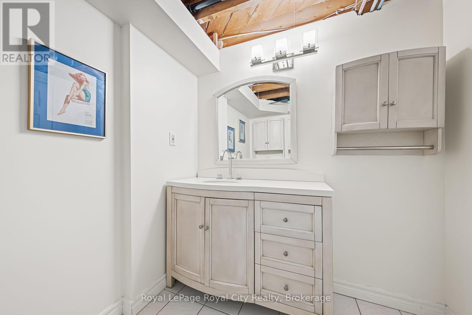 












15 DUDHOPE AVENUE

,
Cambridge,




Ontario
N1R4T2

