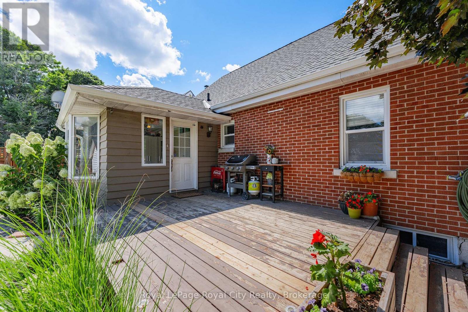 












15 DUDHOPE AVENUE

,
Cambridge,




Ontario
N1R4T2

