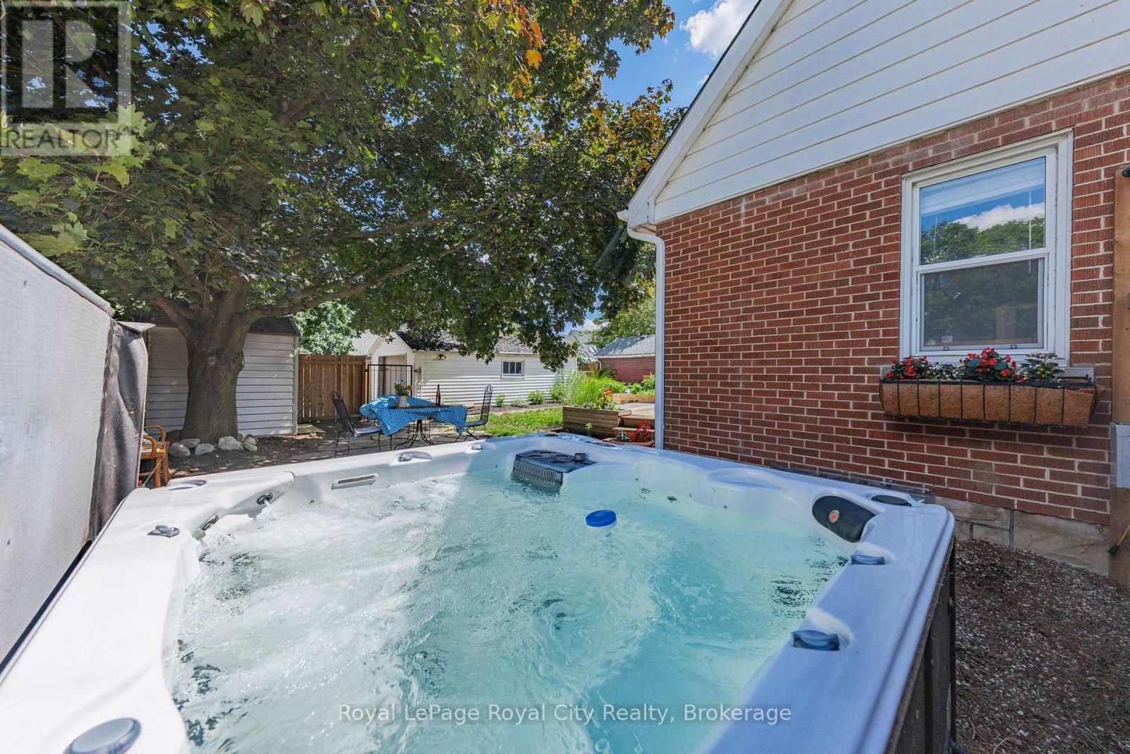 












15 DUDHOPE AVENUE

,
Cambridge,




Ontario
N1R4T2

