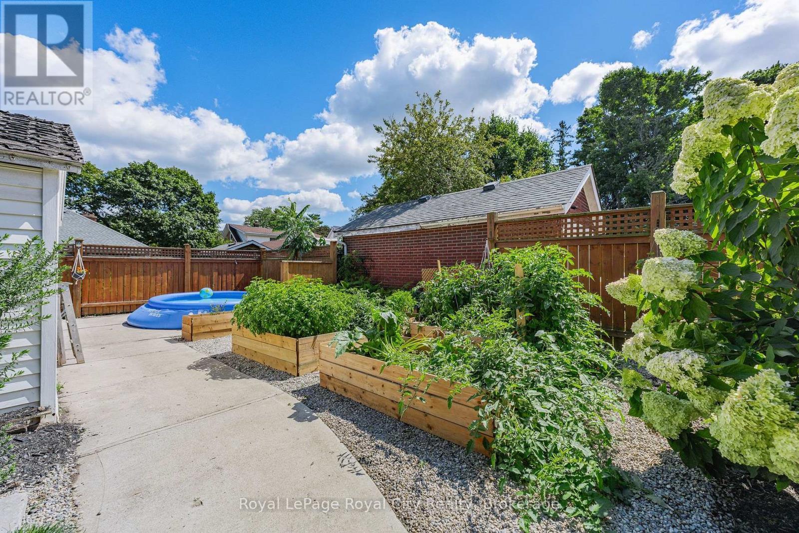 












15 DUDHOPE AVENUE

,
Cambridge,




Ontario
N1R4T2

