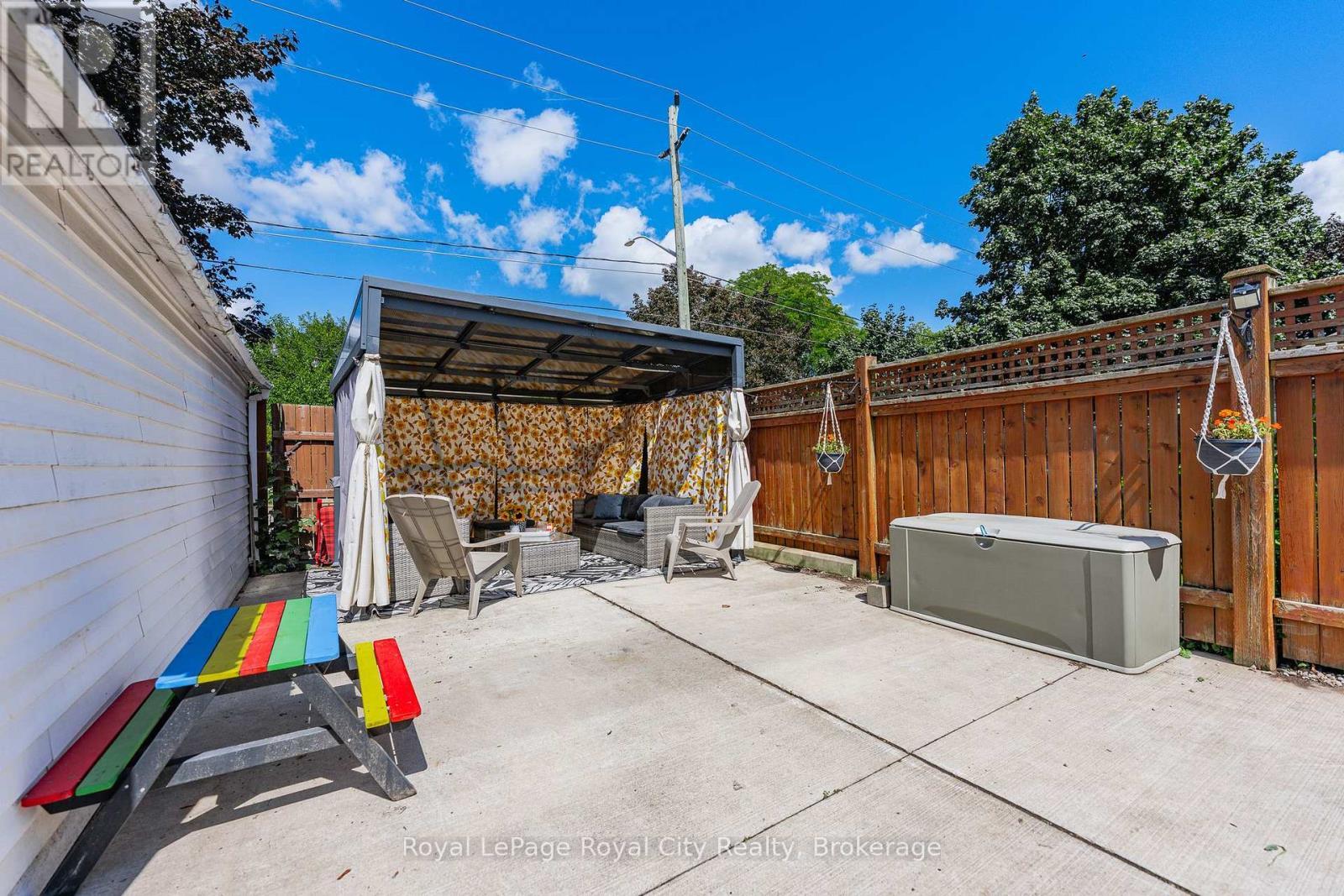 












15 DUDHOPE AVENUE

,
Cambridge,




Ontario
N1R4T2

