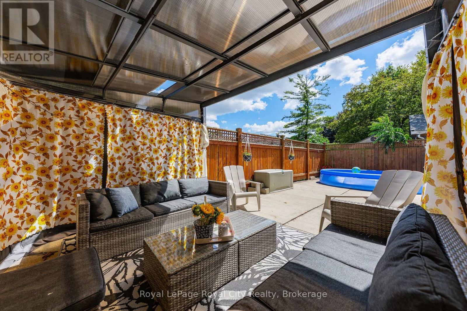 












15 DUDHOPE AVENUE

,
Cambridge,




Ontario
N1R4T2

