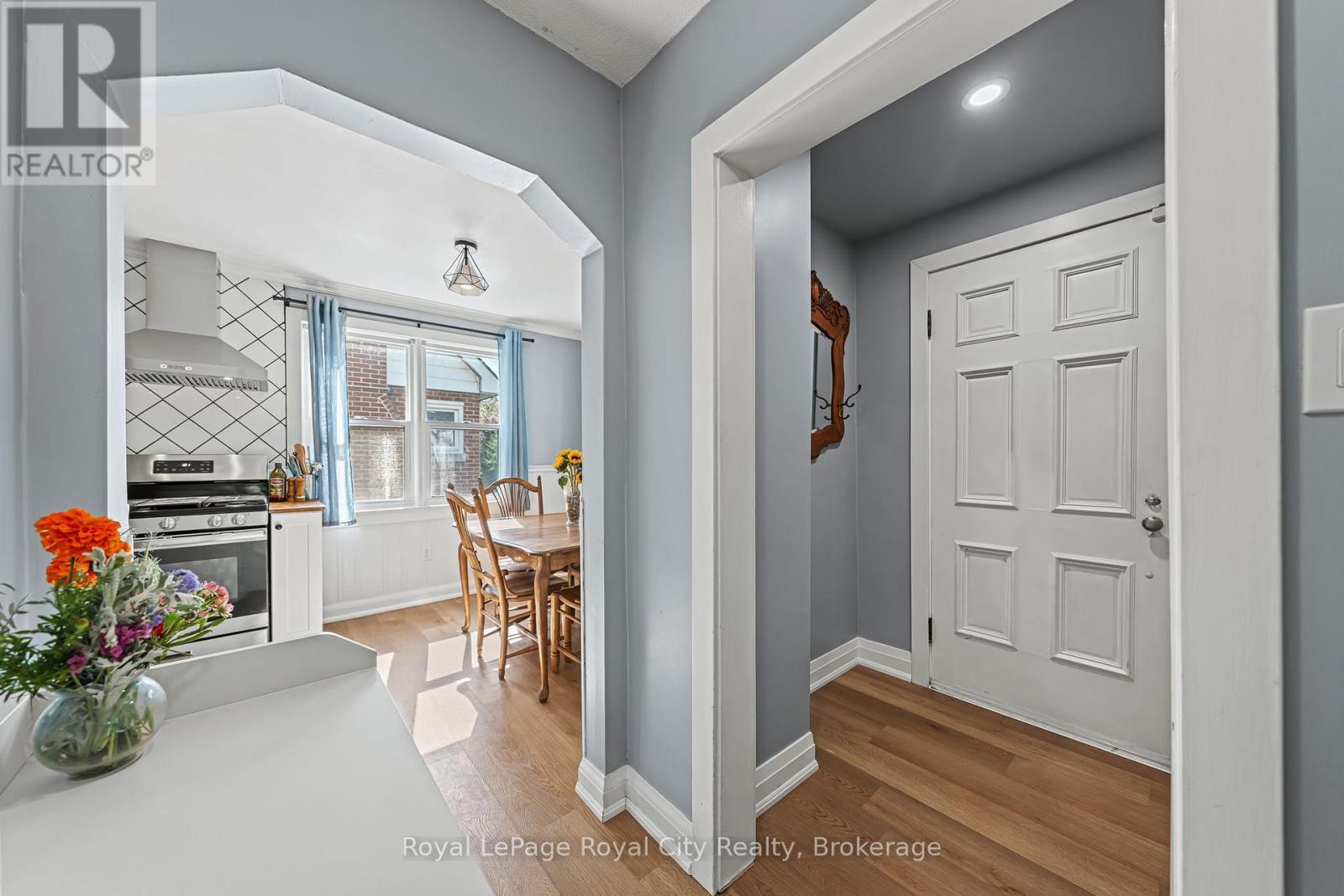 












15 DUDHOPE AVENUE

,
Cambridge,




Ontario
N1R4T2

