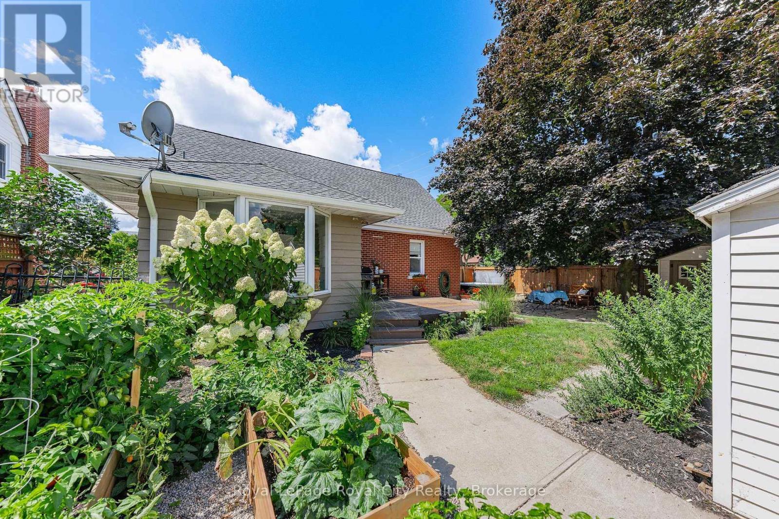 












15 DUDHOPE AVENUE

,
Cambridge,




Ontario
N1R4T2

