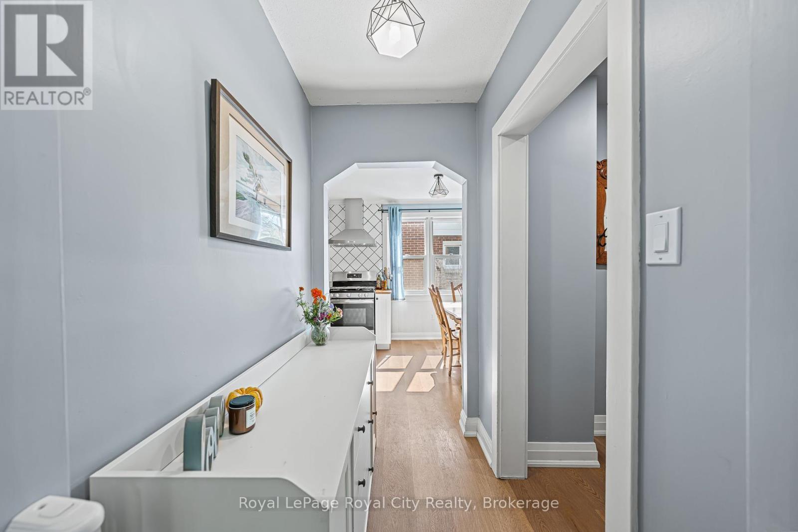 












15 DUDHOPE AVENUE

,
Cambridge,




Ontario
N1R4T2

