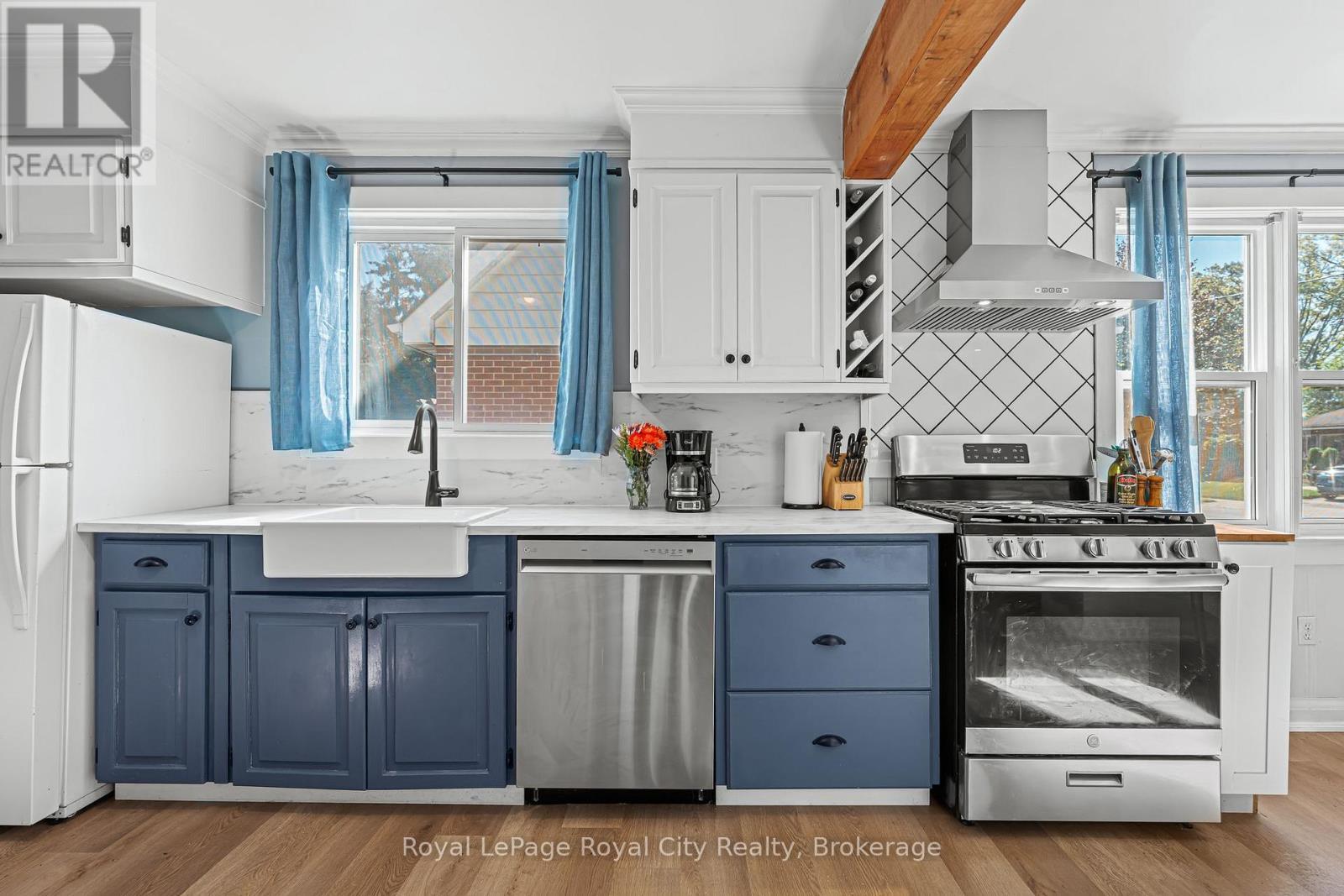 












15 DUDHOPE AVENUE

,
Cambridge,




Ontario
N1R4T2

