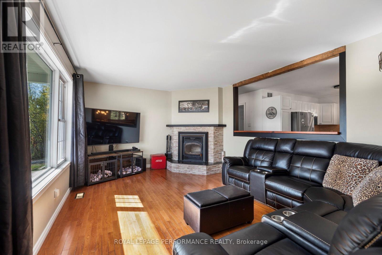 












2150 COUNTY RD 14 ROAD

,
Hawkesbury,




Ontario
K0B1B0

