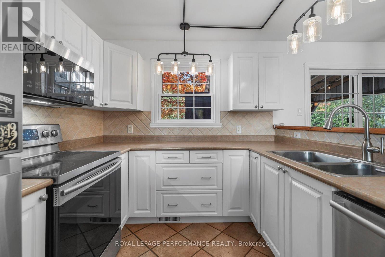 












2150 COUNTY RD 14 ROAD

,
Hawkesbury,




Ontario
K0B1B0

