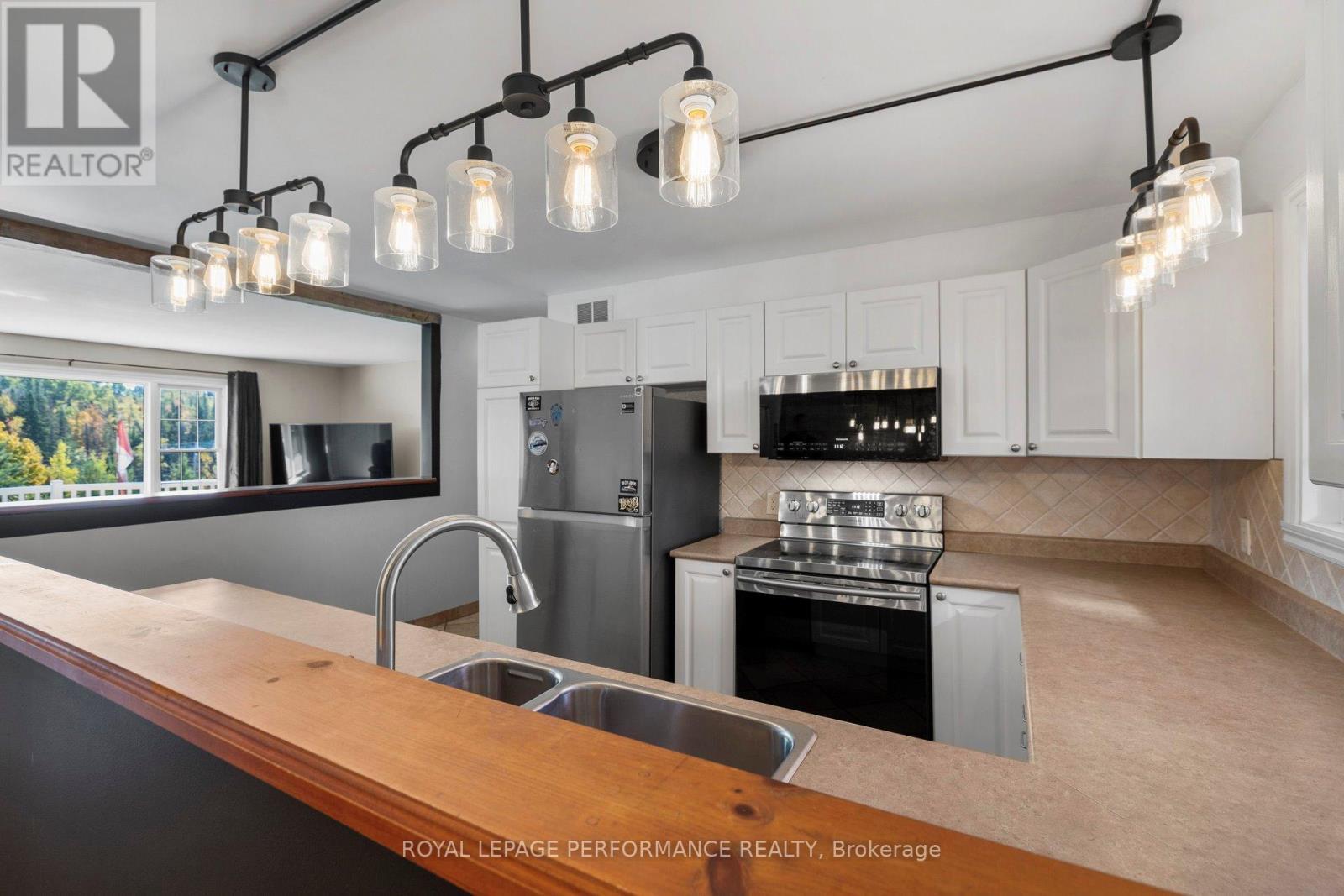 












2150 COUNTY RD 14 ROAD

,
Hawkesbury,




Ontario
K0B1B0

