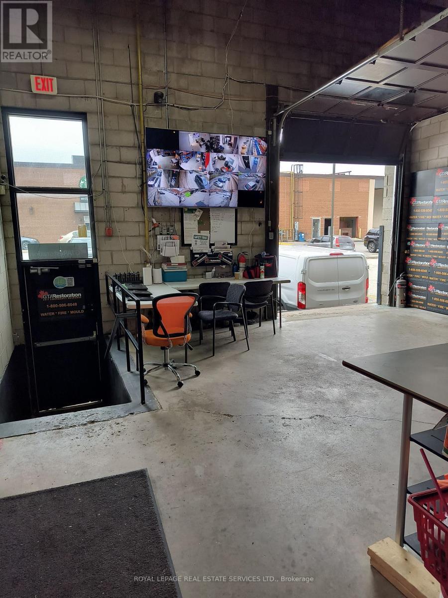 












3 - 12 UPJOHN ROAD

,
Toronto,




Ontario
M3B2V9

