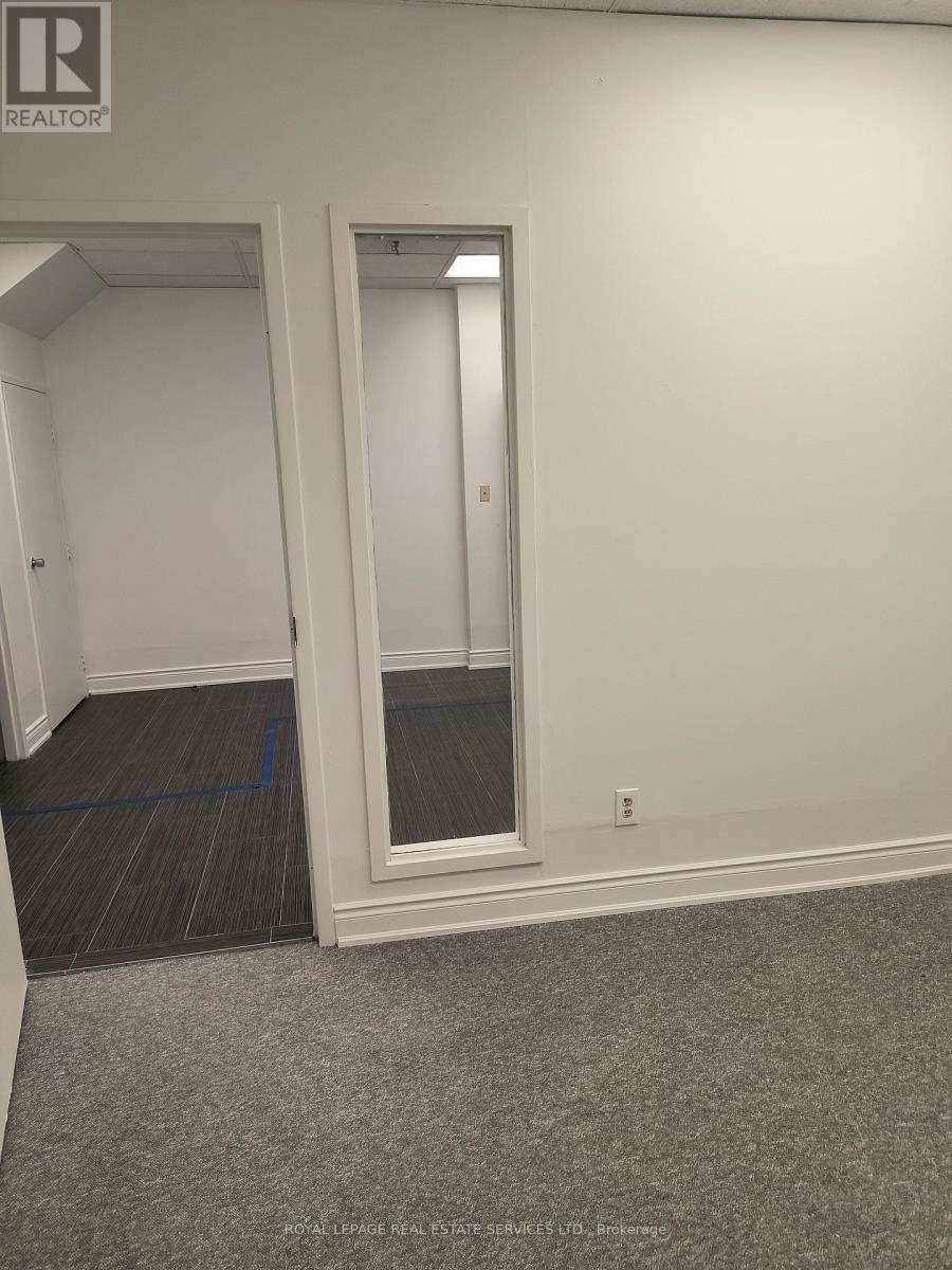 












3 - 12 UPJOHN ROAD

,
Toronto,




Ontario
M3B2V9

