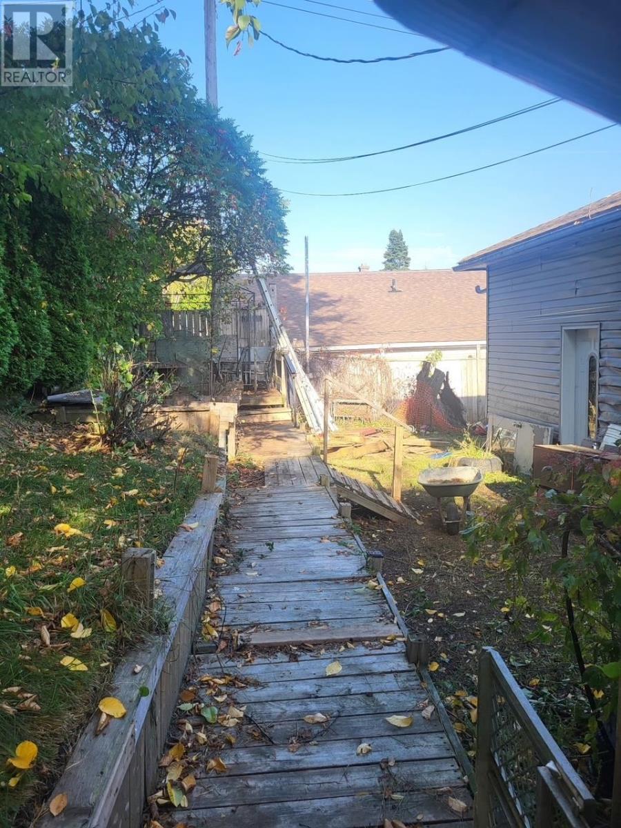 












30 Denison RD

,
Elliot Lake,




Ontario
P5A1L7

