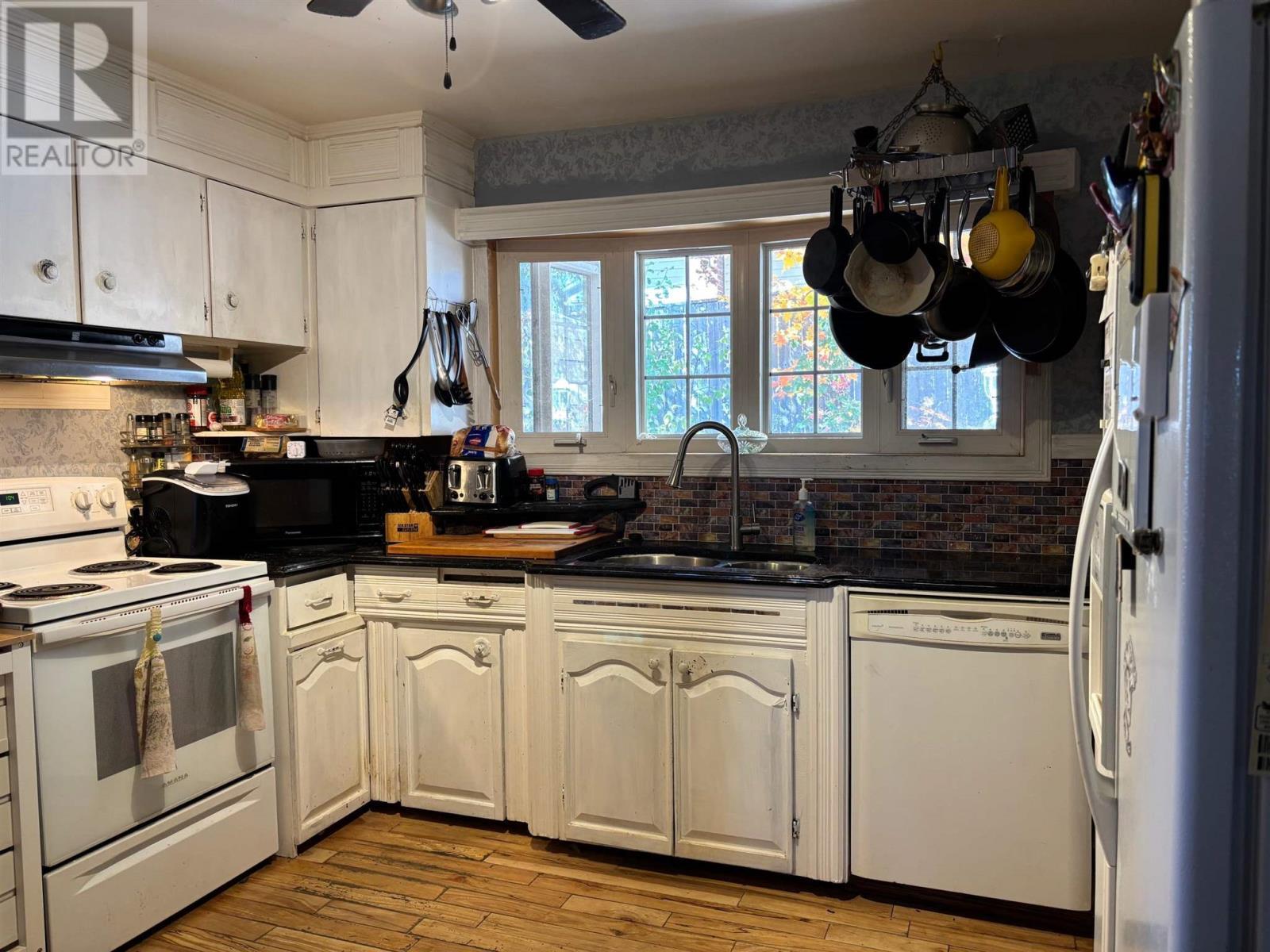 












30 Denison RD

,
Elliot Lake,




Ontario
P5A1L7

