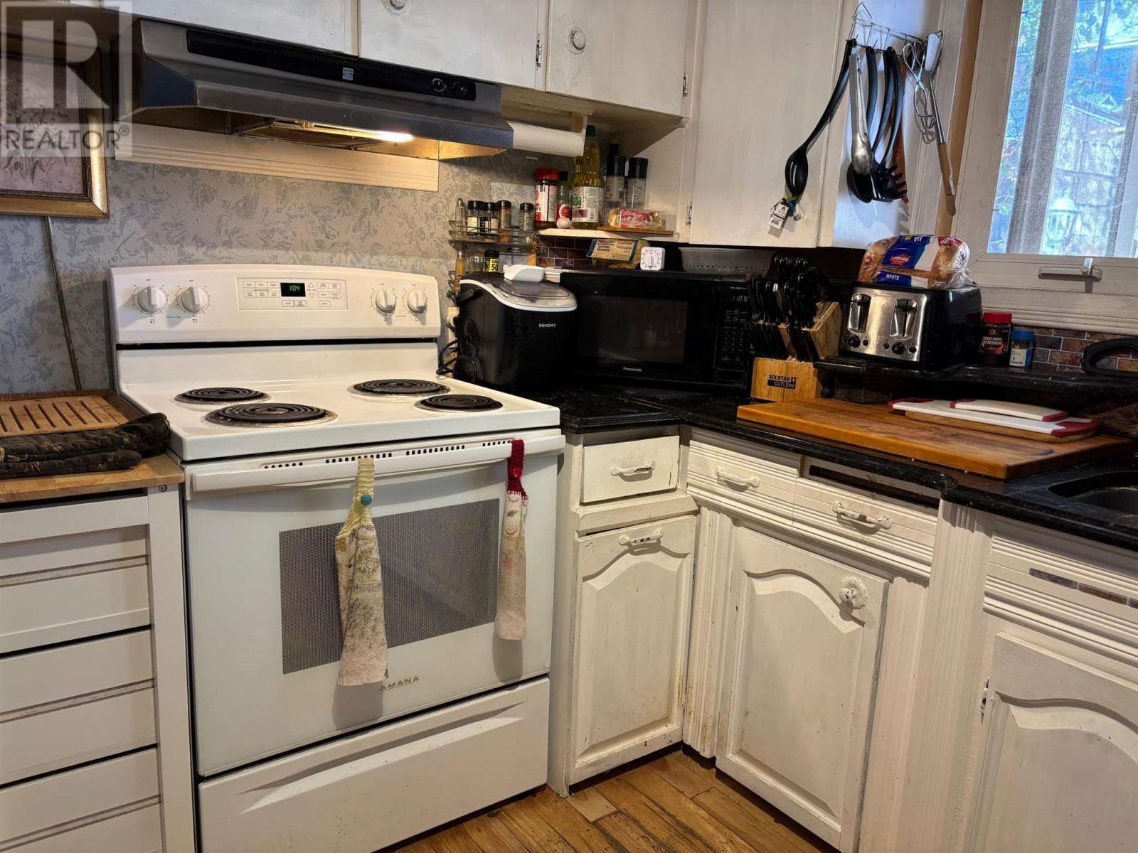 












30 Denison RD

,
Elliot Lake,




Ontario
P5A1L7

