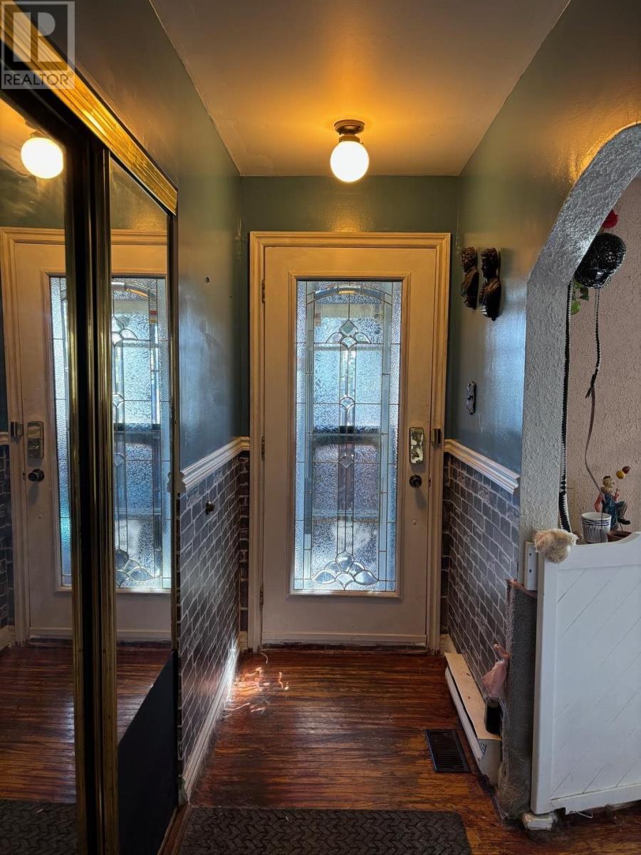 












30 Denison RD

,
Elliot Lake,




Ontario
P5A1L7

