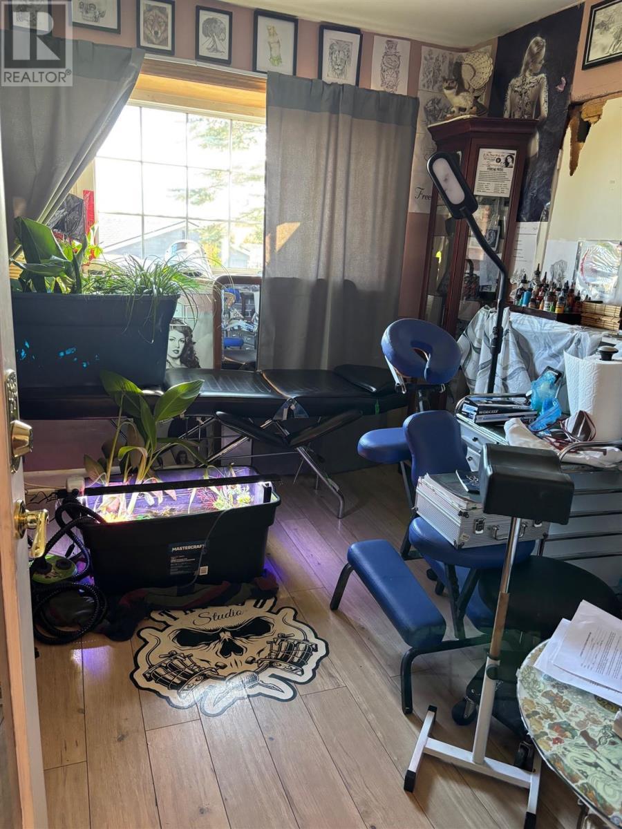 












30 Denison RD

,
Elliot Lake,




Ontario
P5A1L7

