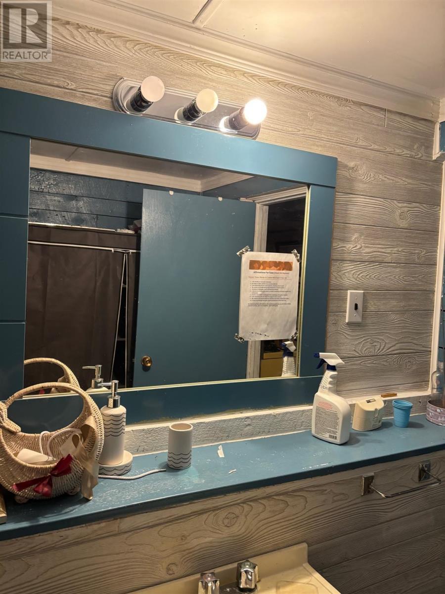 












30 Denison RD

,
Elliot Lake,




Ontario
P5A1L7

