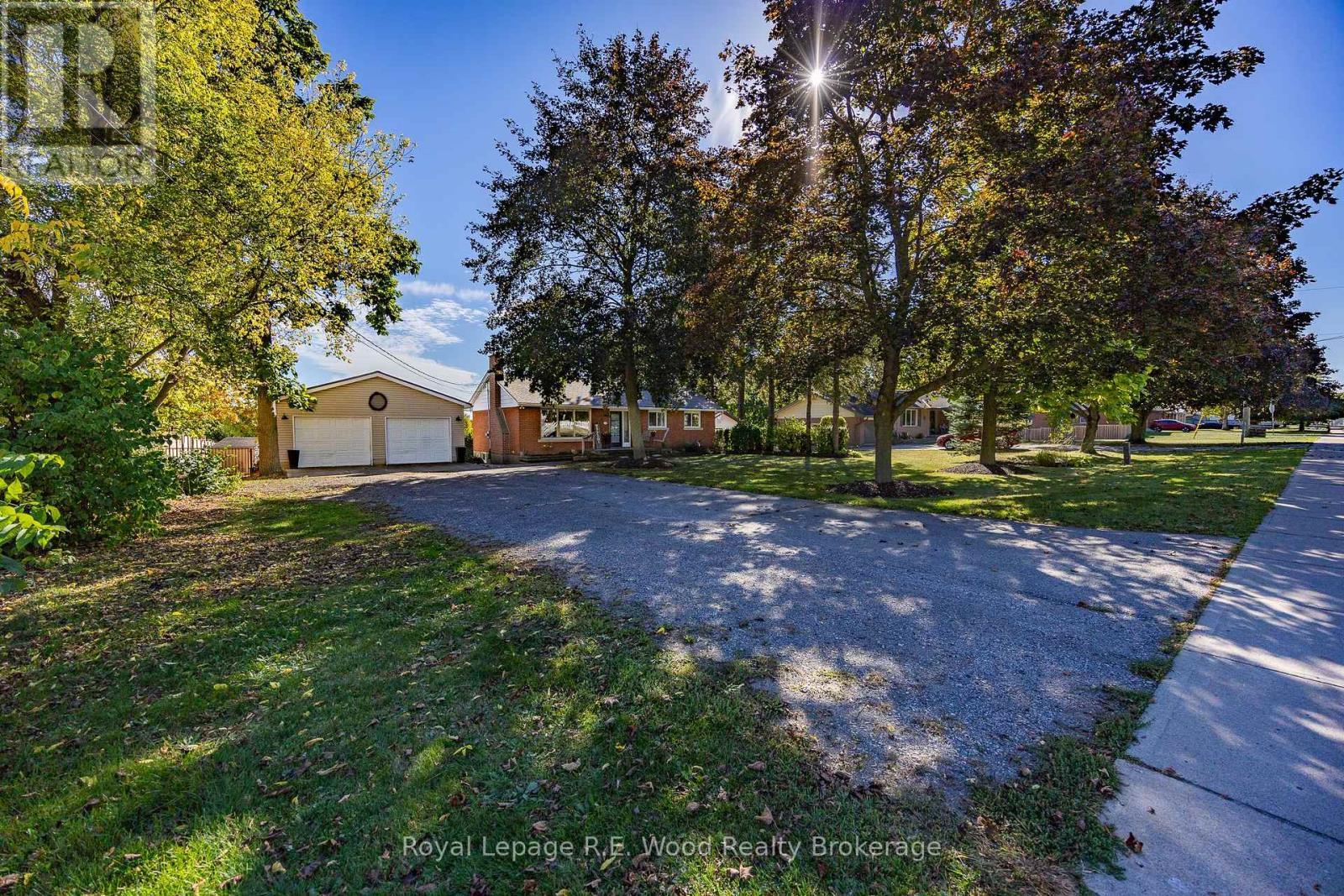 












27 NORTH STREET W

,
Tillsonburg,




Ontario
N4G1B9

