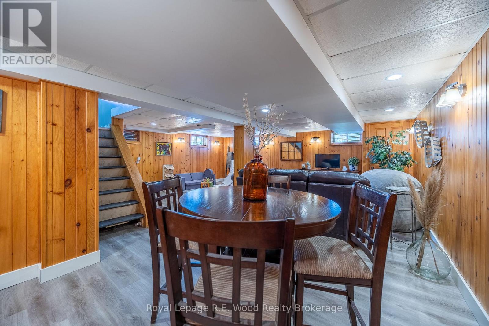












27 NORTH STREET W

,
Tillsonburg,




Ontario
N4G1B9

