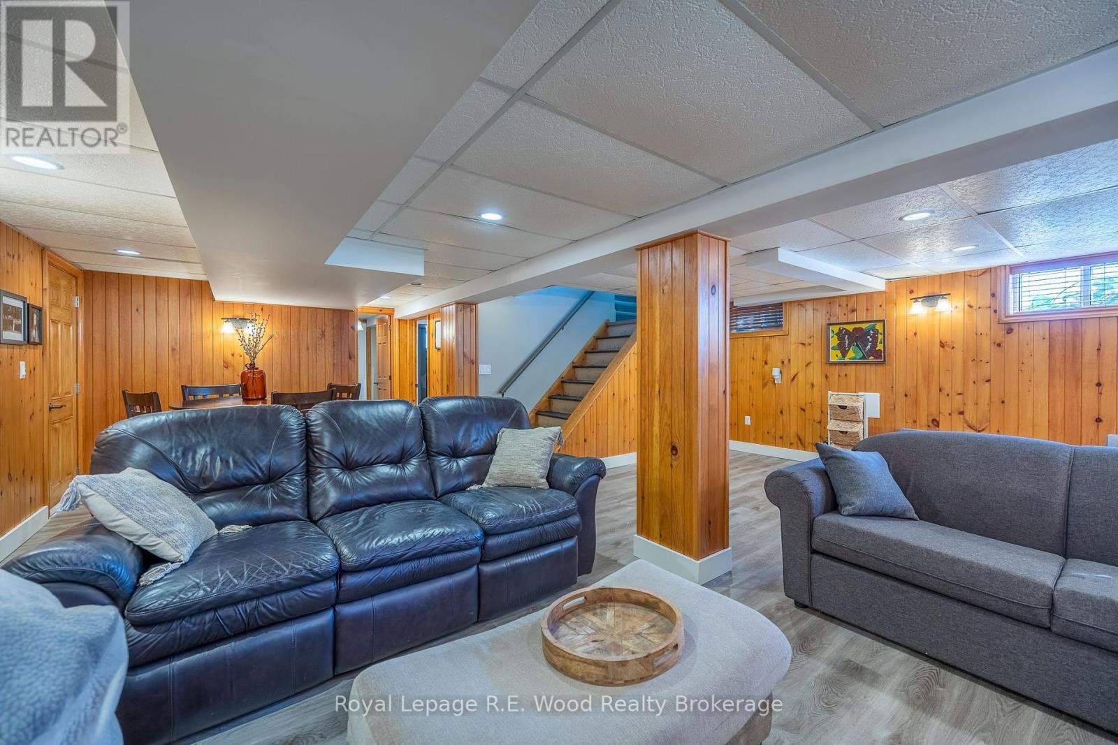 












27 NORTH STREET W

,
Tillsonburg,




Ontario
N4G1B9

