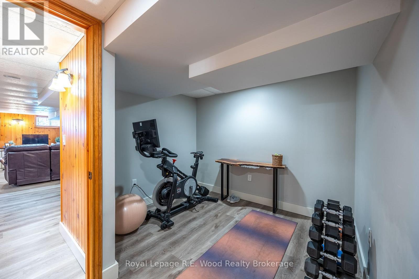 












27 NORTH STREET W

,
Tillsonburg,




Ontario
N4G1B9

