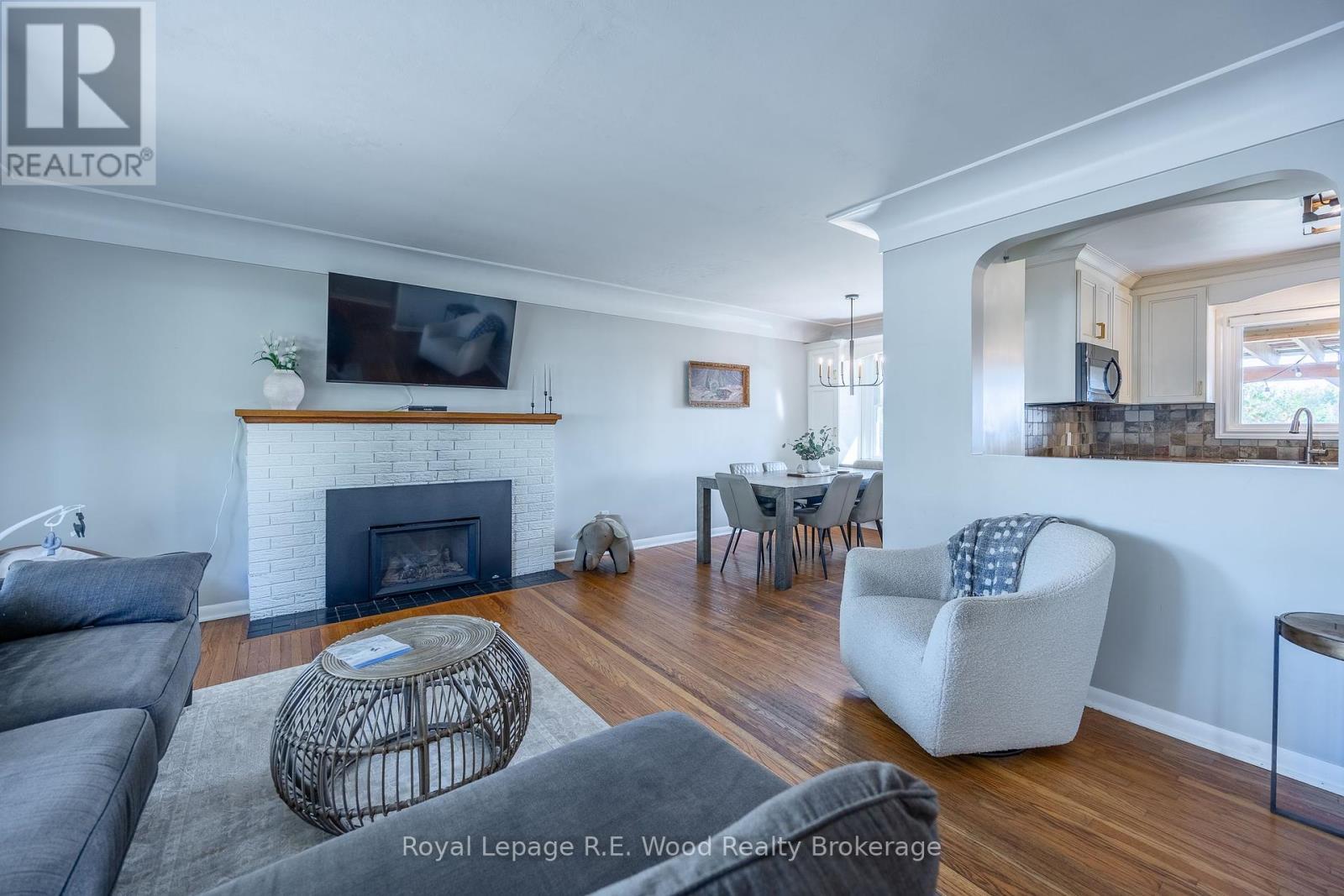 












27 NORTH STREET W

,
Tillsonburg,




Ontario
N4G1B9

