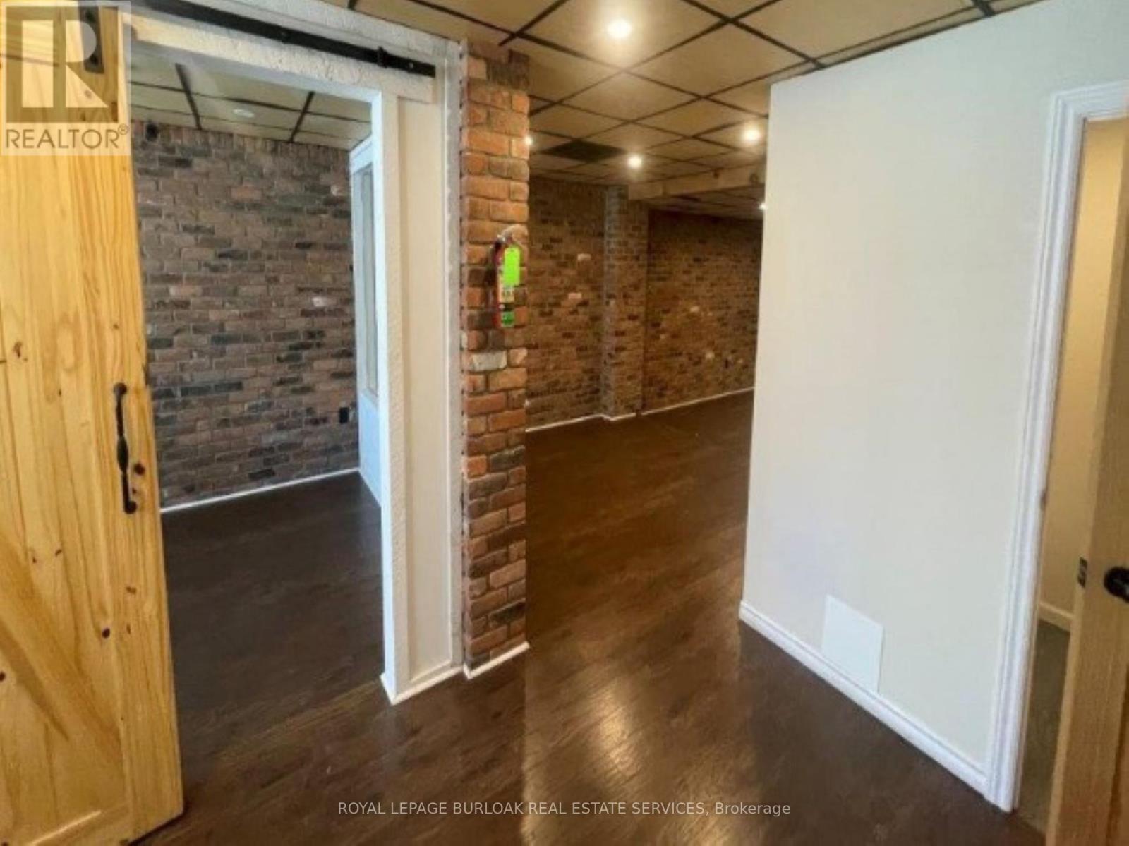 












469-471 PELISSIER STREET

,
Windsor,




Ontario
N9A4L2

