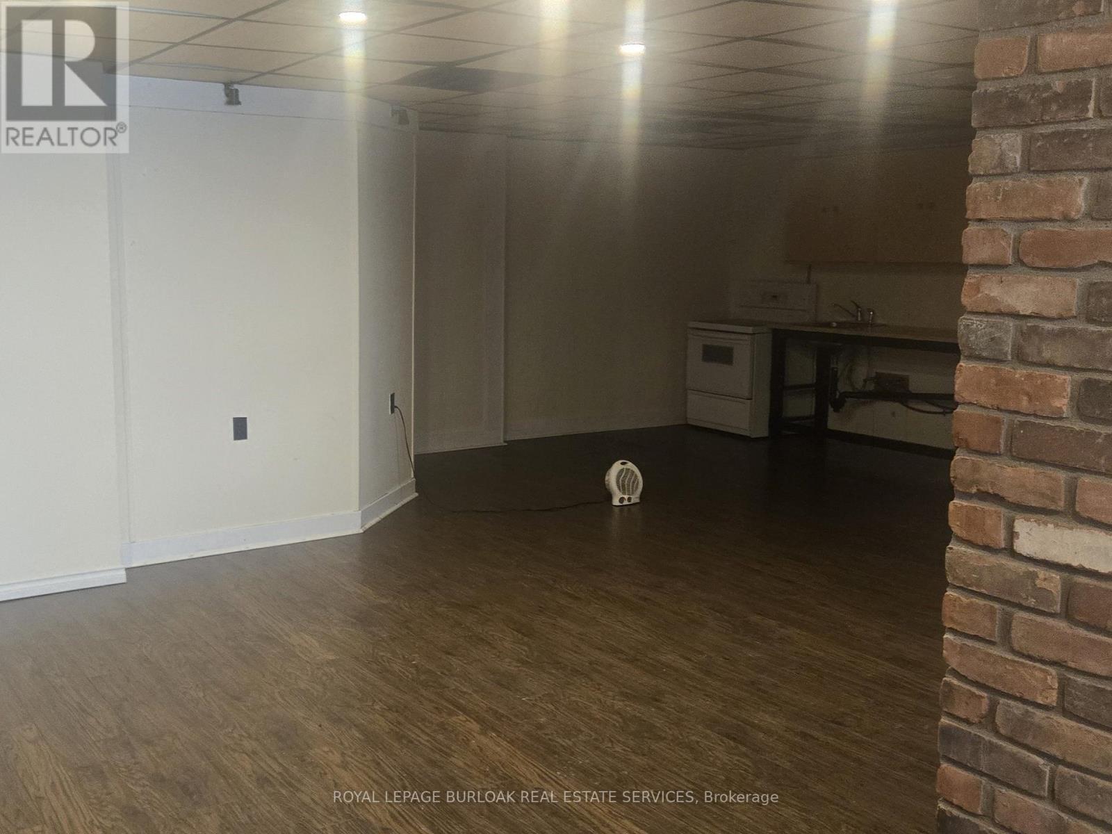 












469-471 PELISSIER STREET

,
Windsor,




Ontario
N9A4L2

