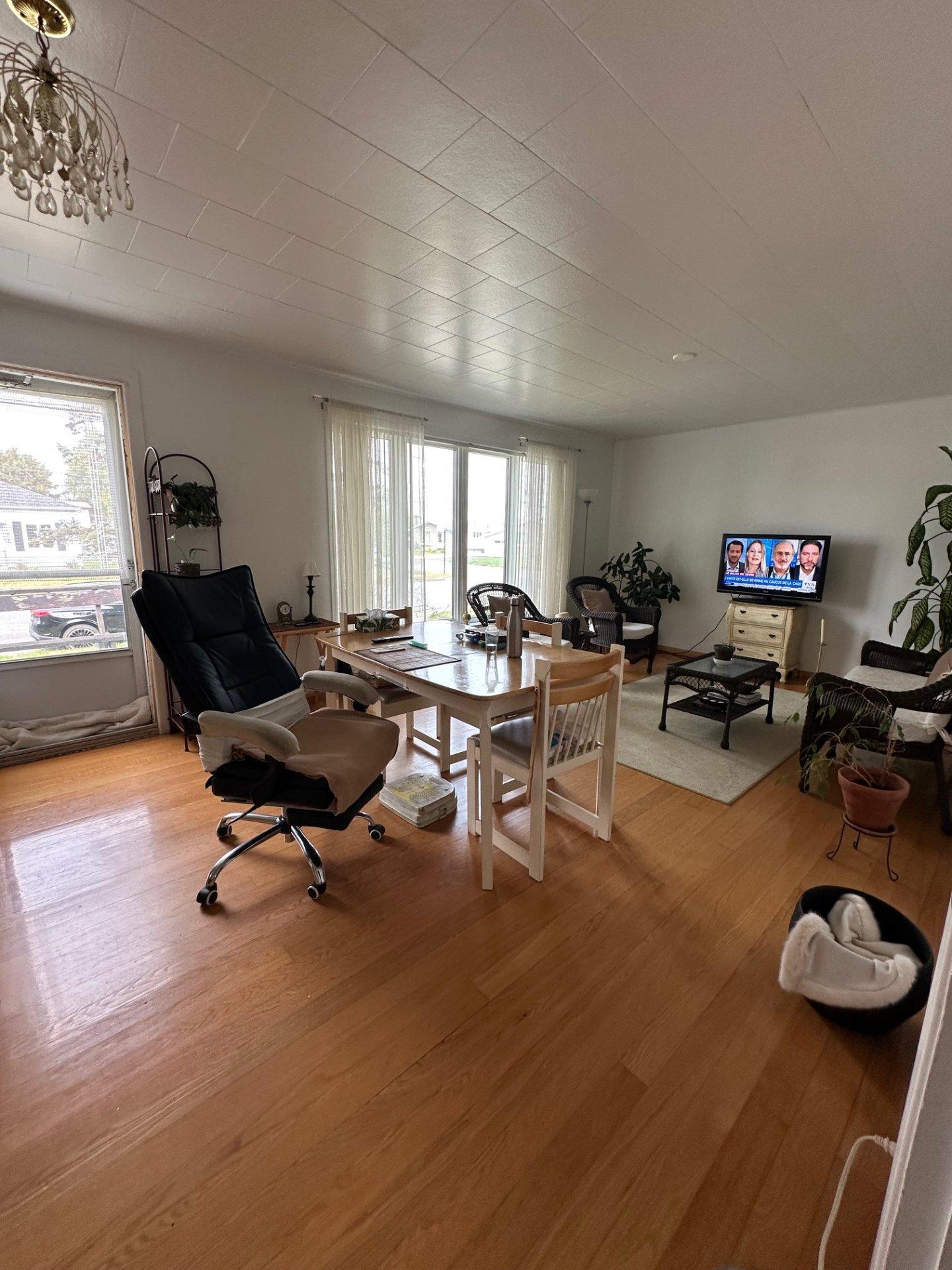 









6

 - 8


Rue St-Isidore E.

,
Ville-Marie,




QC
J9V1H4

