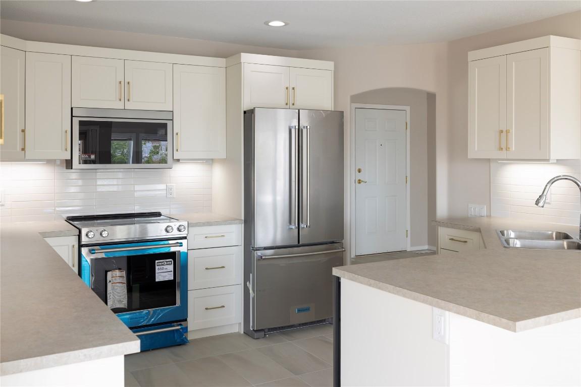 









2300


Silver

Place, 14,
Kelowna,




BC
V1V 2L5

