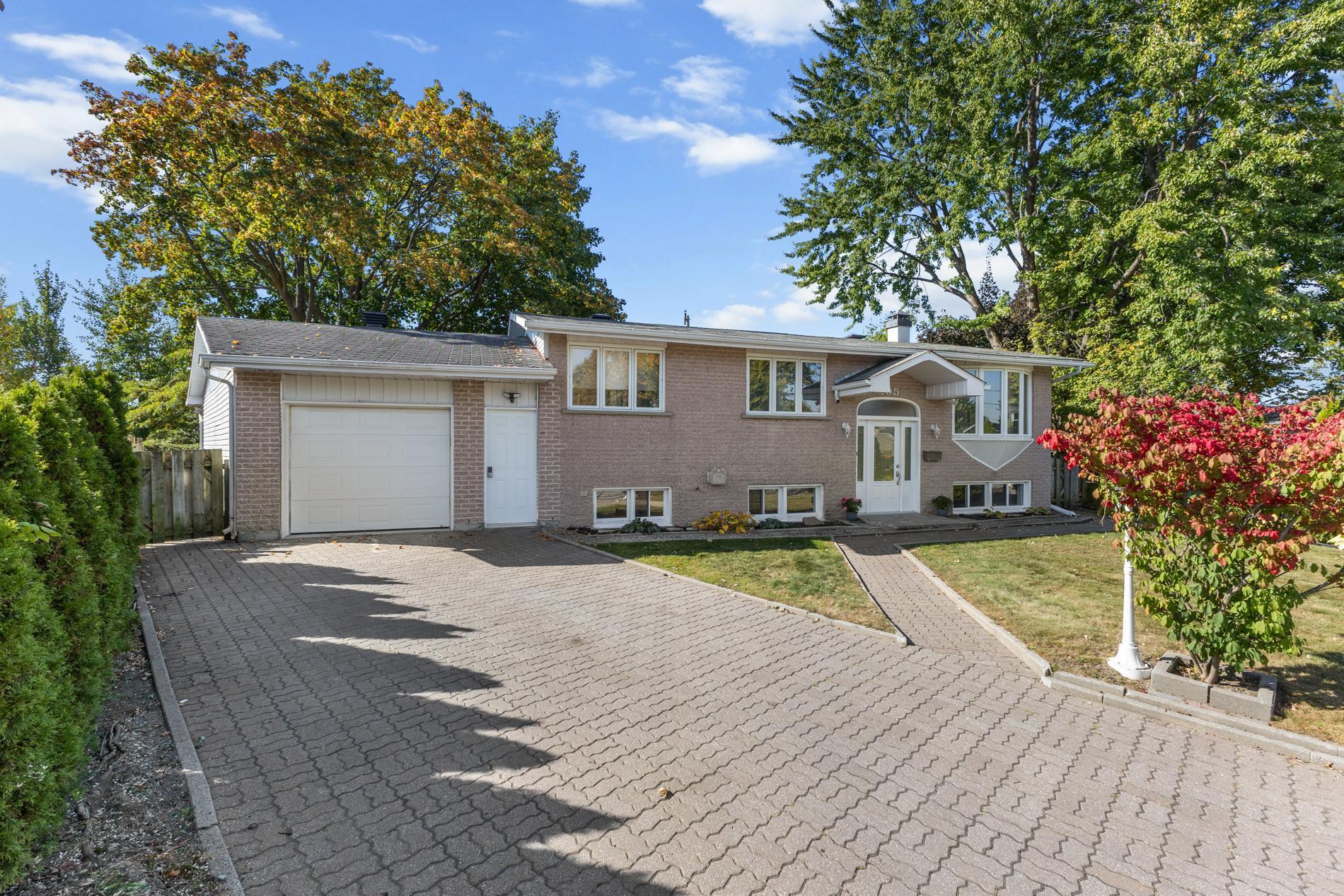 









205


Place de Plaisance

,
Laval (Auteuil),




QC
H7K1C1

