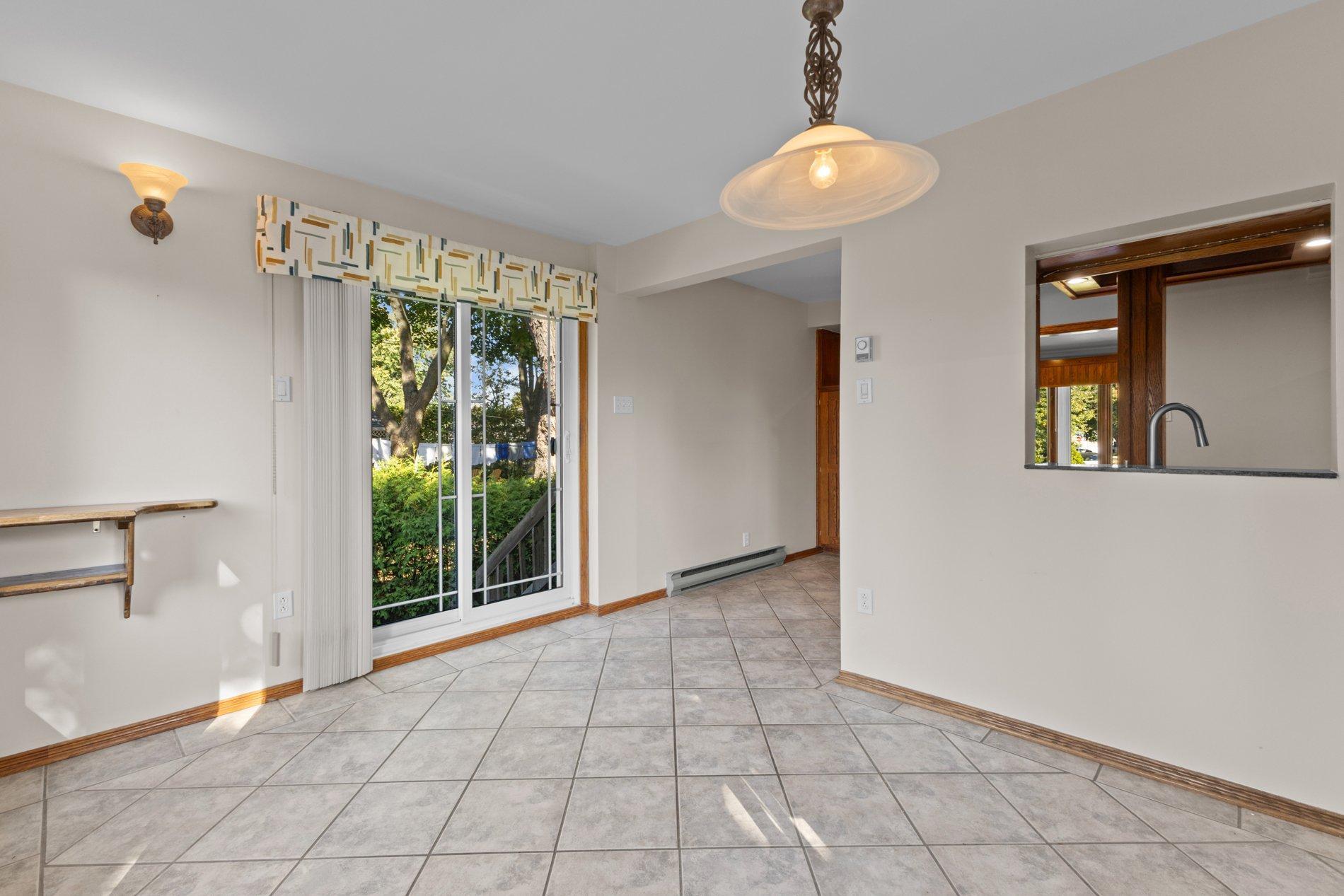 









205


Place de Plaisance

,
Laval (Auteuil),




QC
H7K1C1

