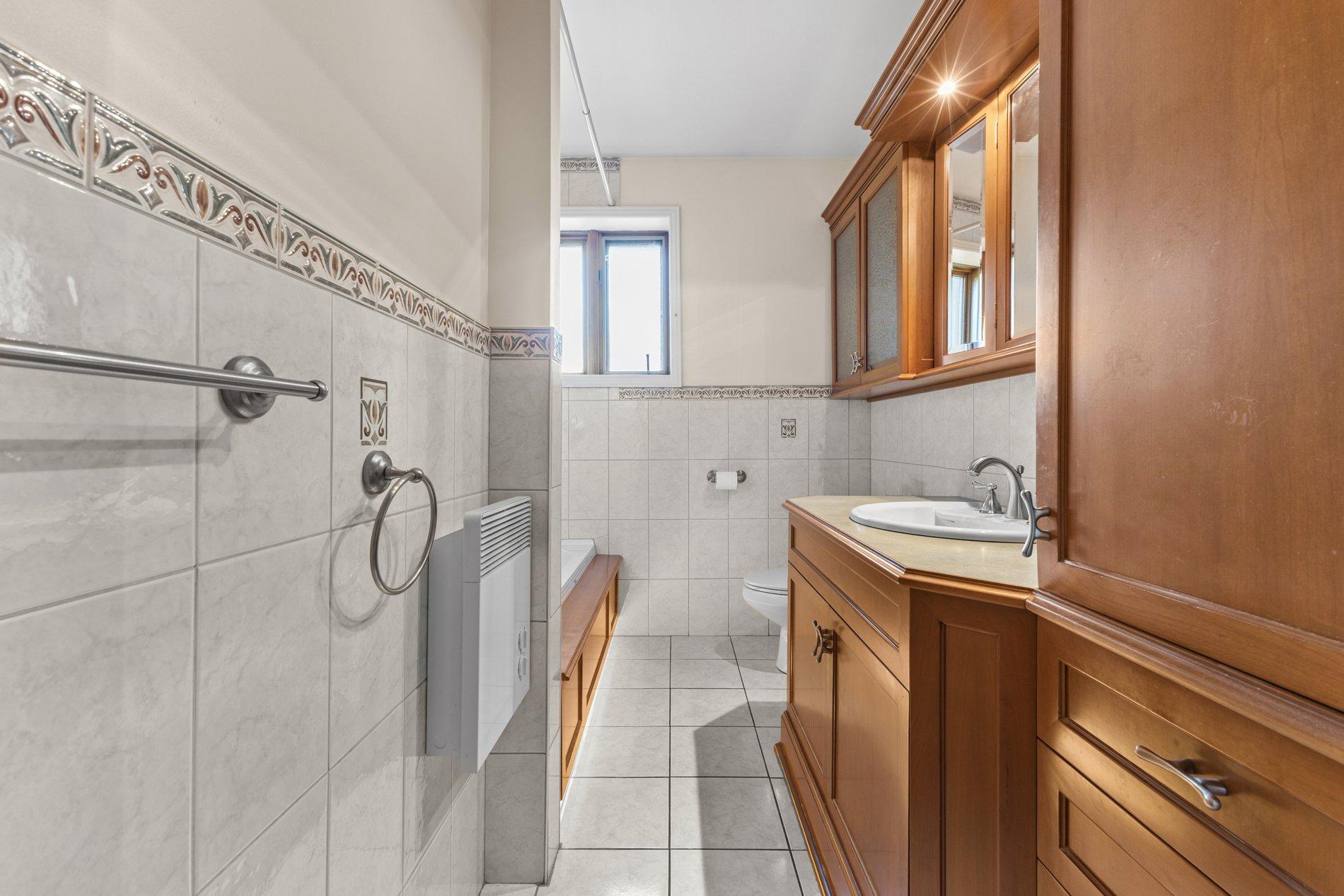 









205


Place de Plaisance

,
Laval (Auteuil),




QC
H7K1C1

