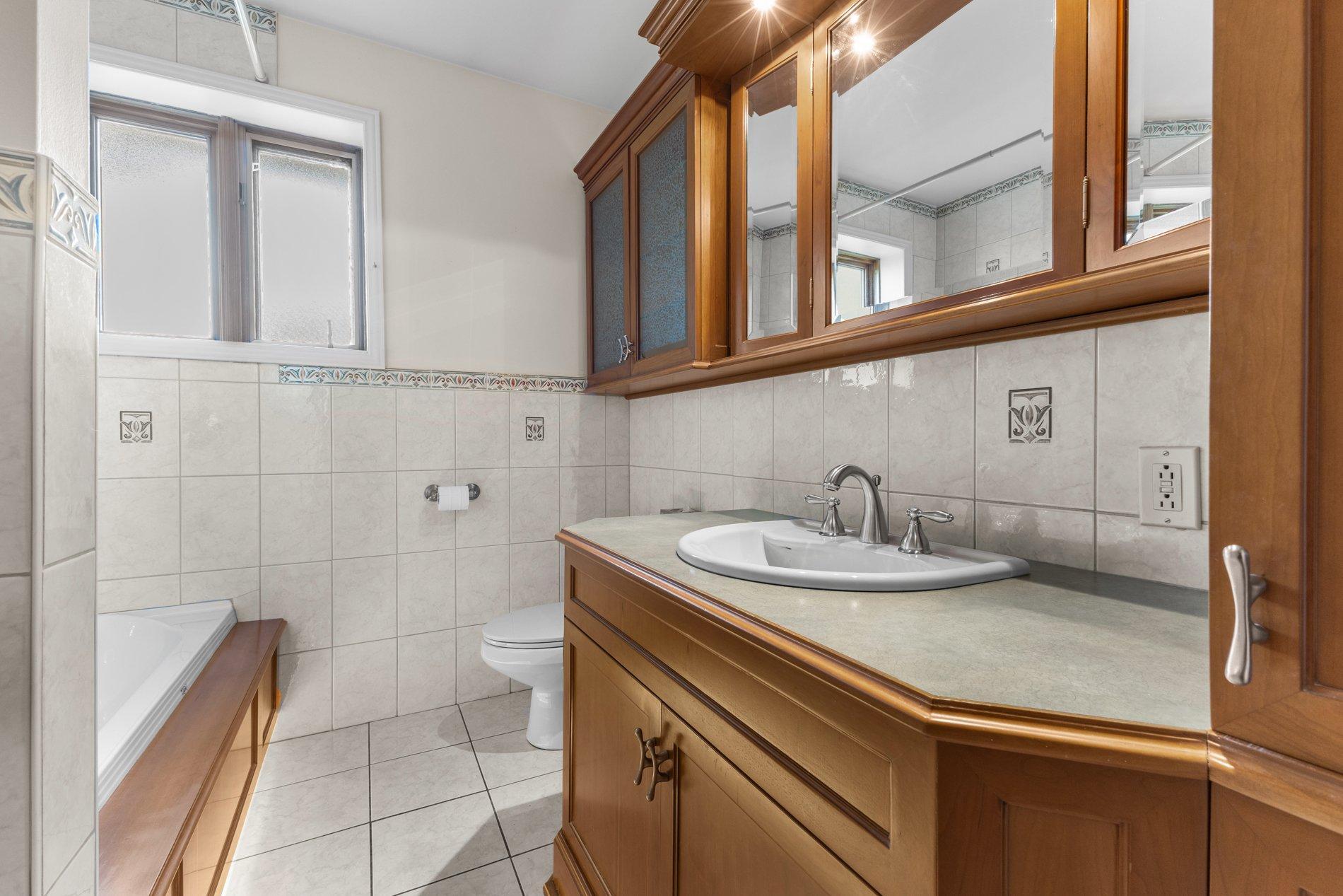 









205


Place de Plaisance

,
Laval (Auteuil),




QC
H7K1C1

