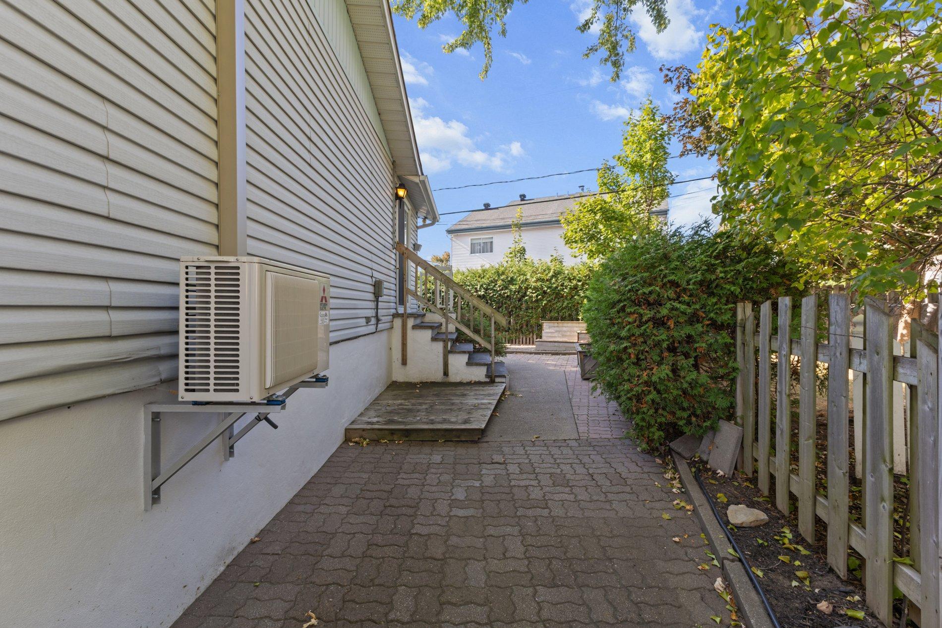 









205


Place de Plaisance

,
Laval (Auteuil),




QC
H7K1C1


