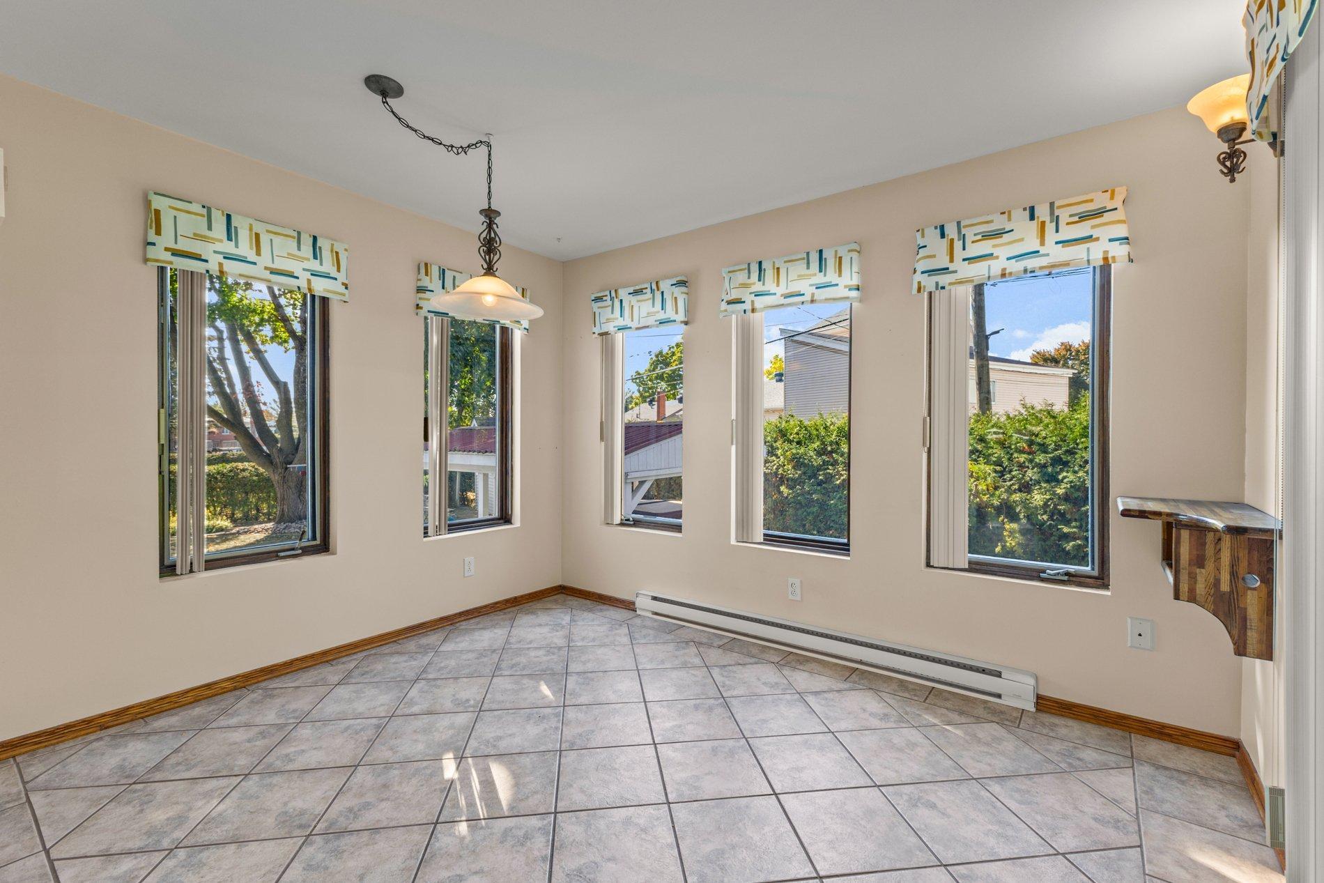 









205


Place de Plaisance

,
Laval (Auteuil),




QC
H7K1C1

