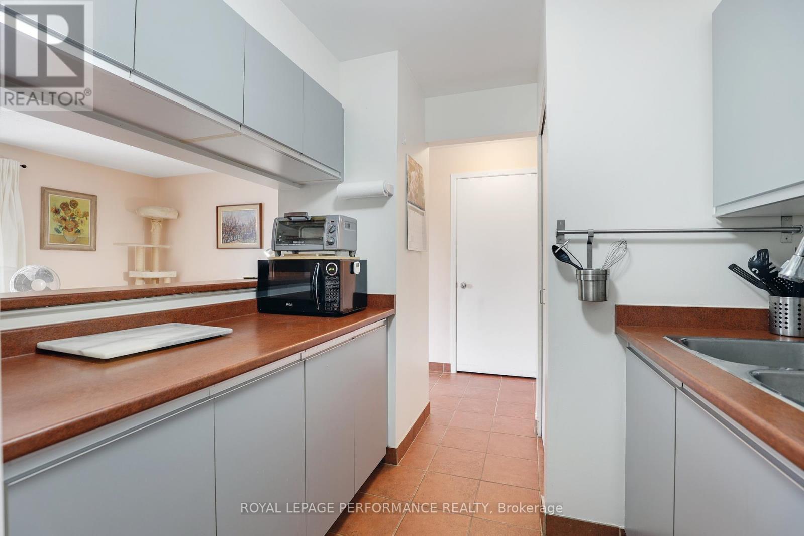 












412 - 280 BRITTANY DRIVE

,
Ottawa,




Ontario
K1K4M4

