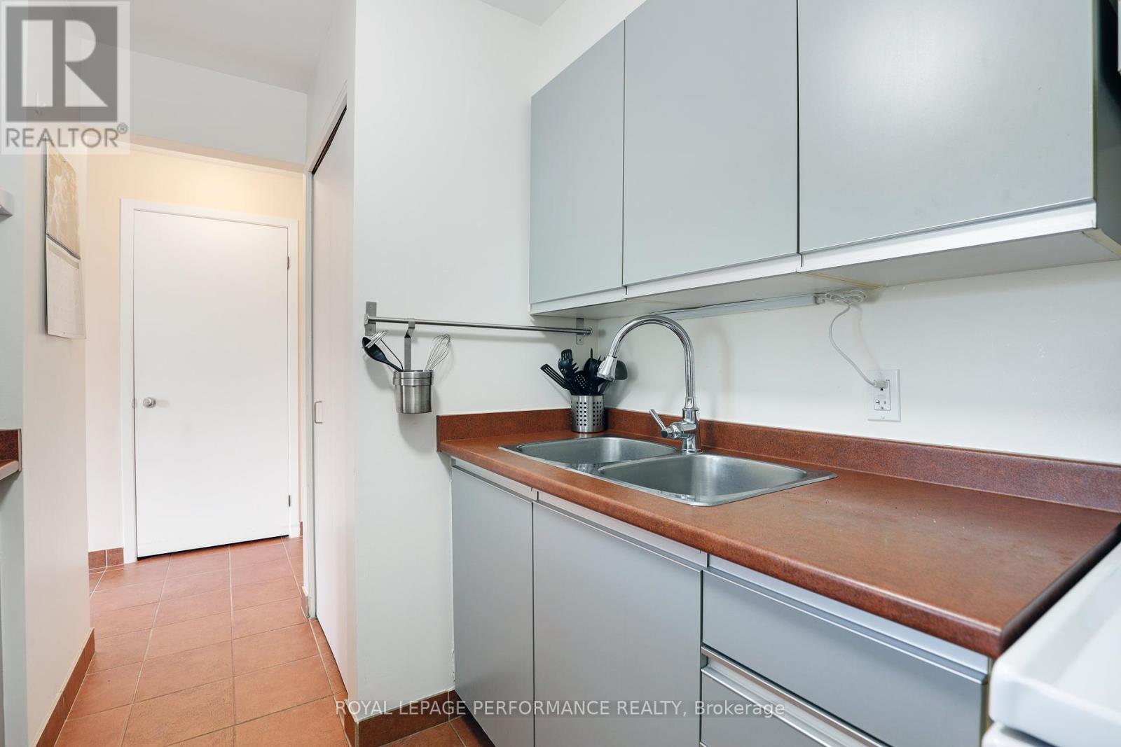 












412 - 280 BRITTANY DRIVE

,
Ottawa,




Ontario
K1K4M4

